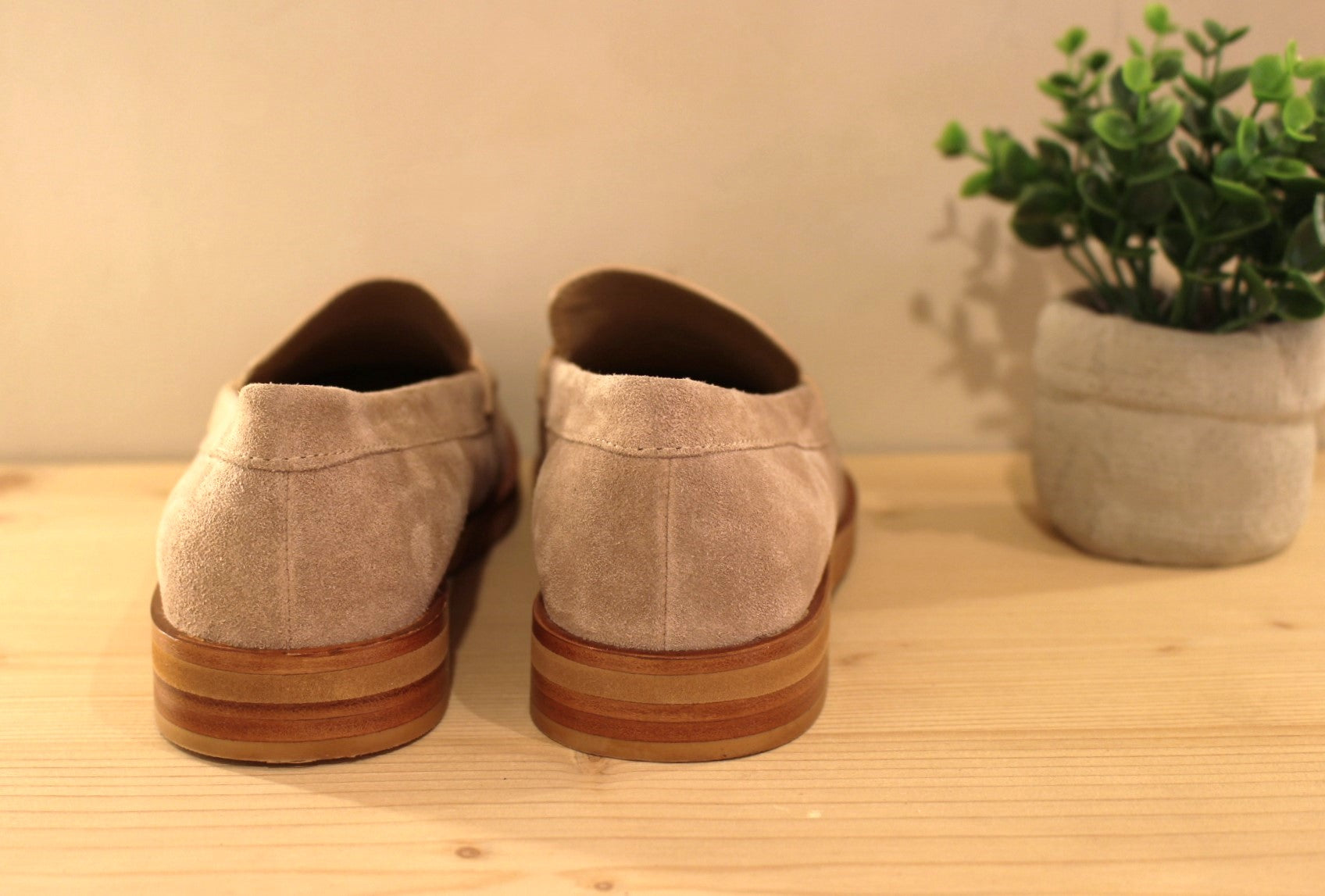 Mocassin HÖGL en cuir velours de couleur sable