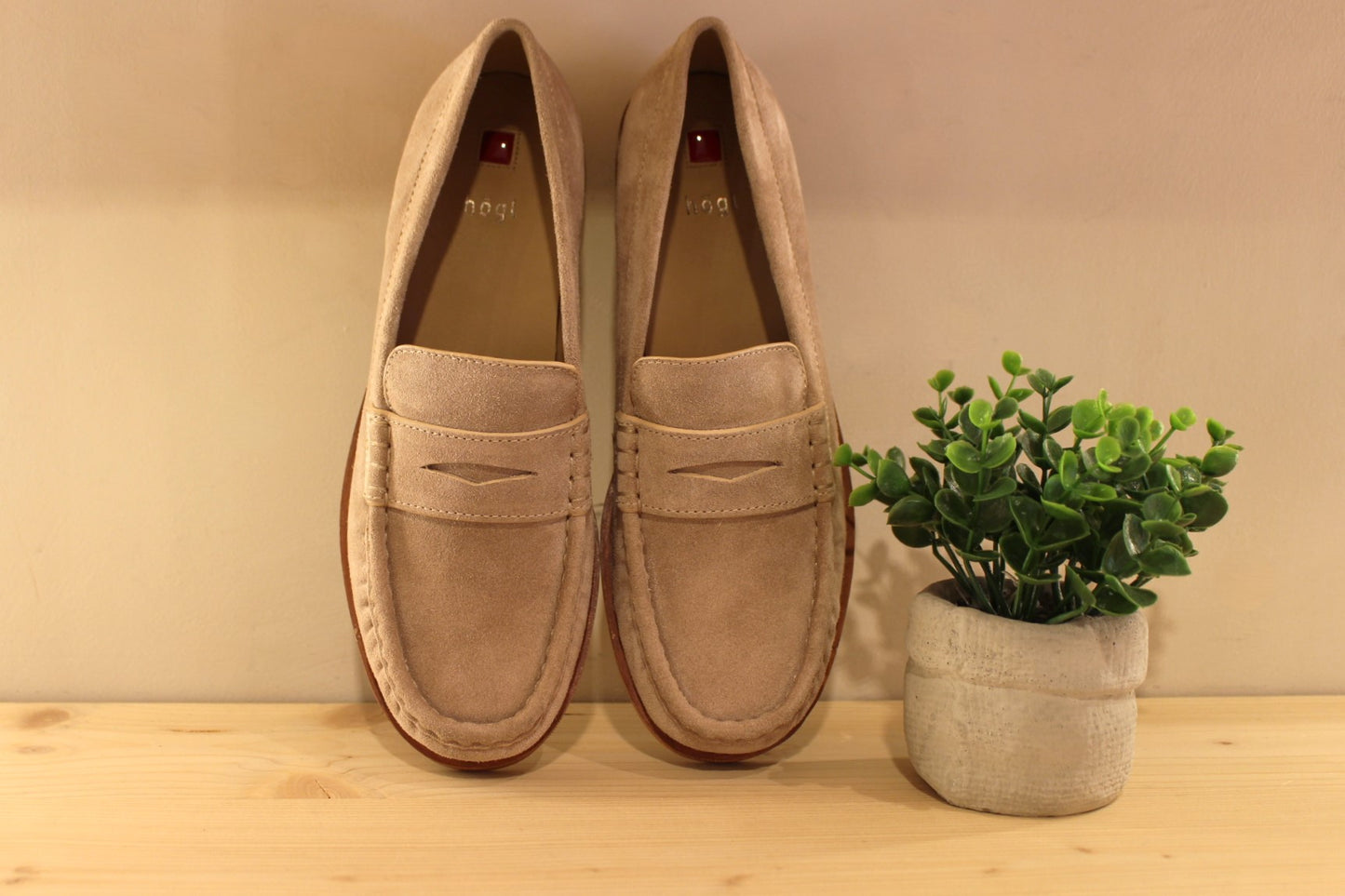 Mocassin HÖGL en cuir velours de couleur sable