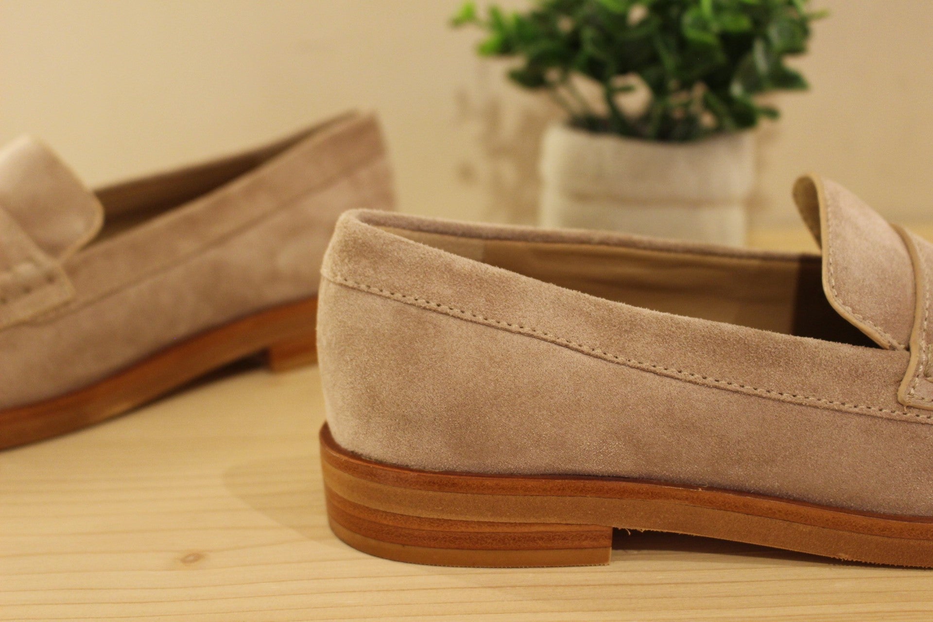 Mocassin HÖGL en cuir velours de couleur sable