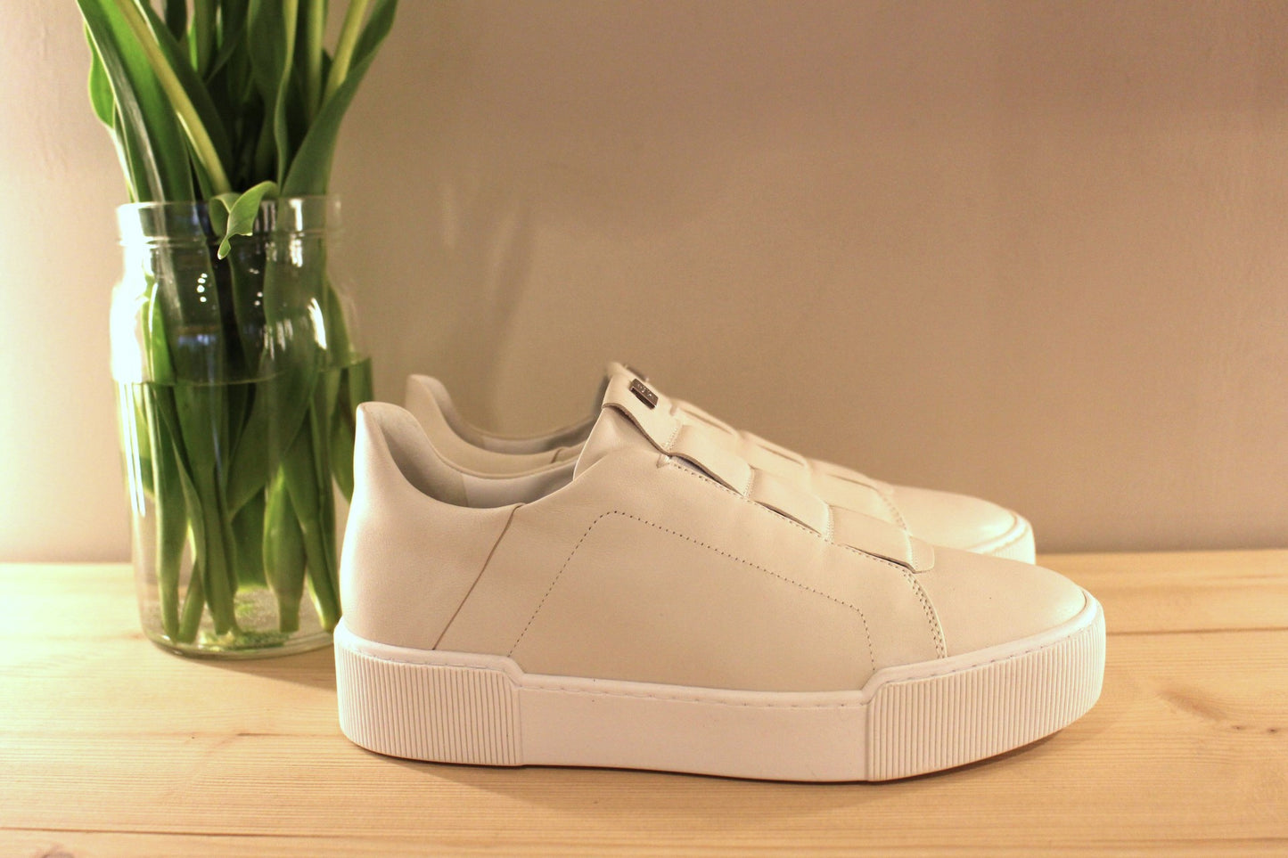 Basket cuir blanc Högl, à enfiler.