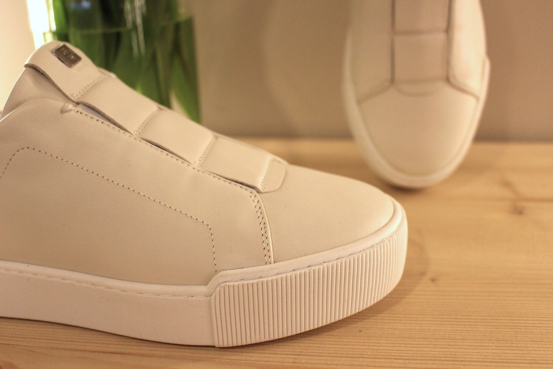 Basket cuir blanc Högl, à enfiler.