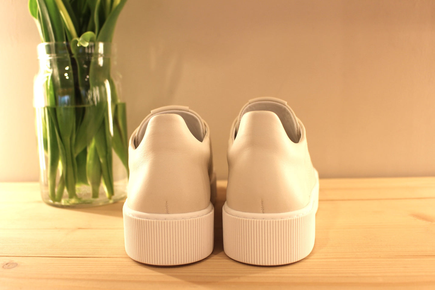 Basket cuir blanc Högl, à enfiler.