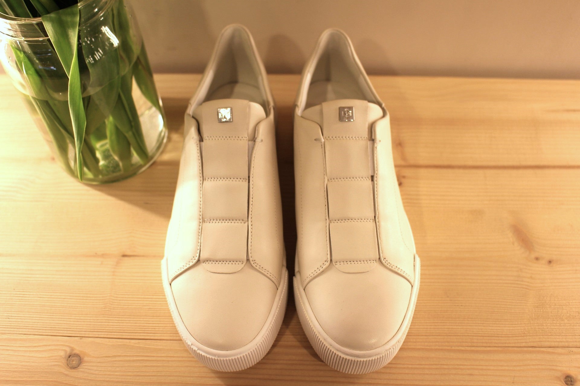 Basket cuir blanc Högl, à enfiler.