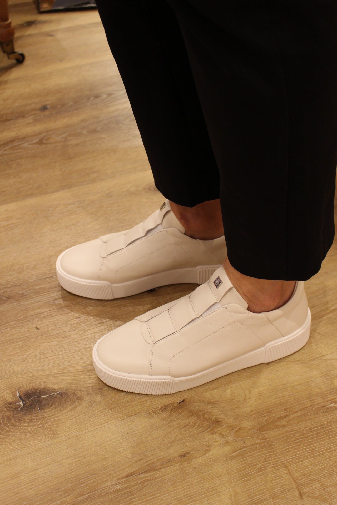 Basket cuir blanc Högl, à enfiler.