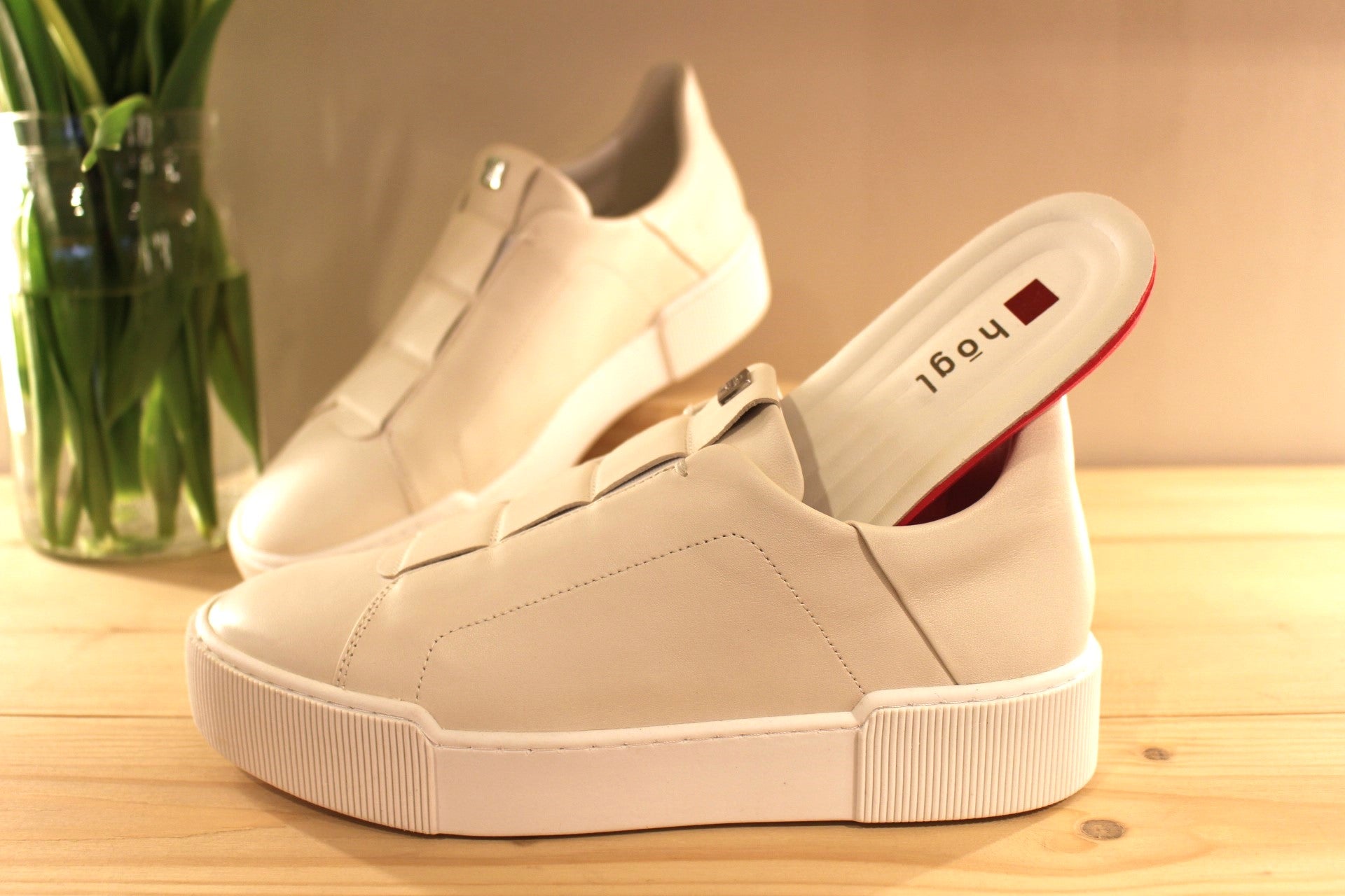 Basket cuir blanc Högl, à enfiler.