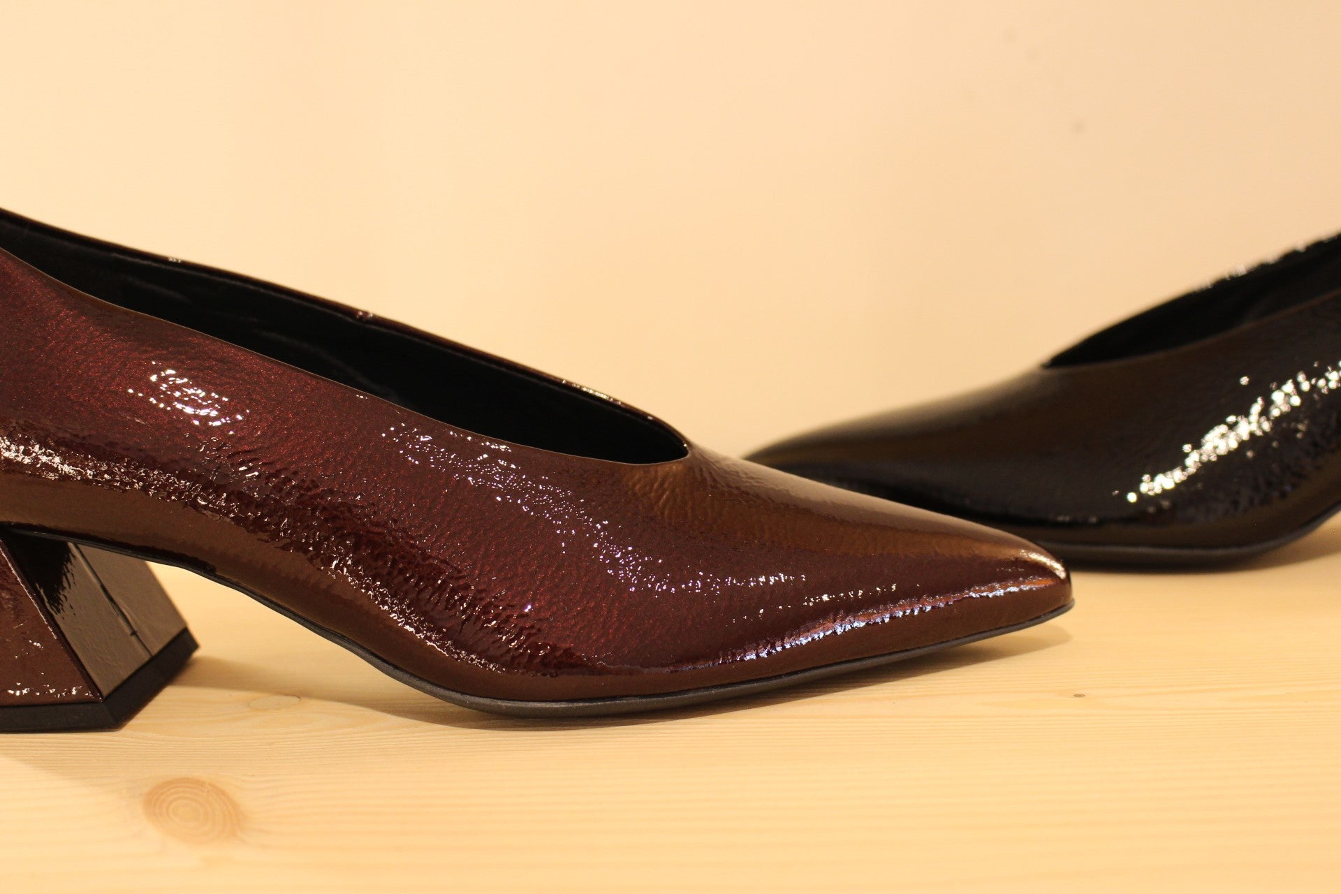 Escarpin cuir vernis bordeaux ou noir HÖGL