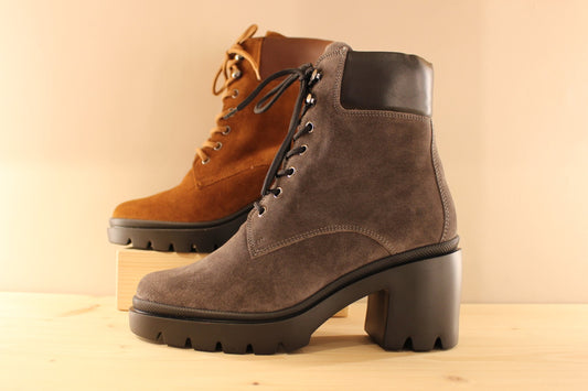 Bottine cuir velours gris foncé ou noisette à talon HOGL