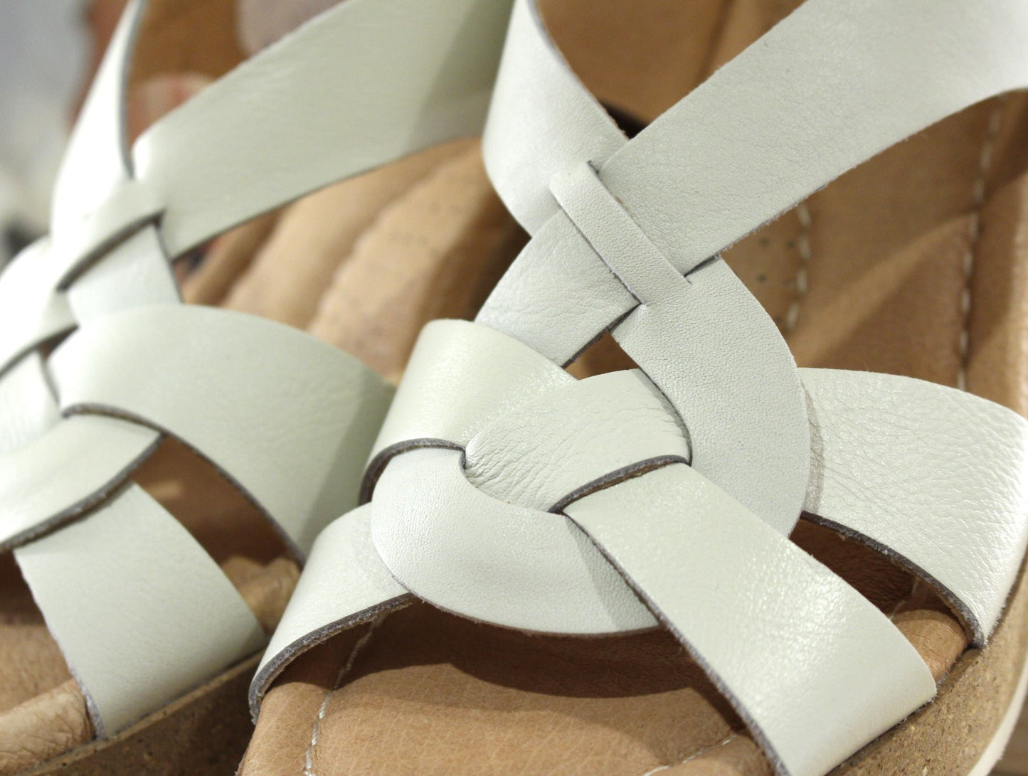 Sandale femme en cuir blanc cassé talon compensé PIKOLINOS