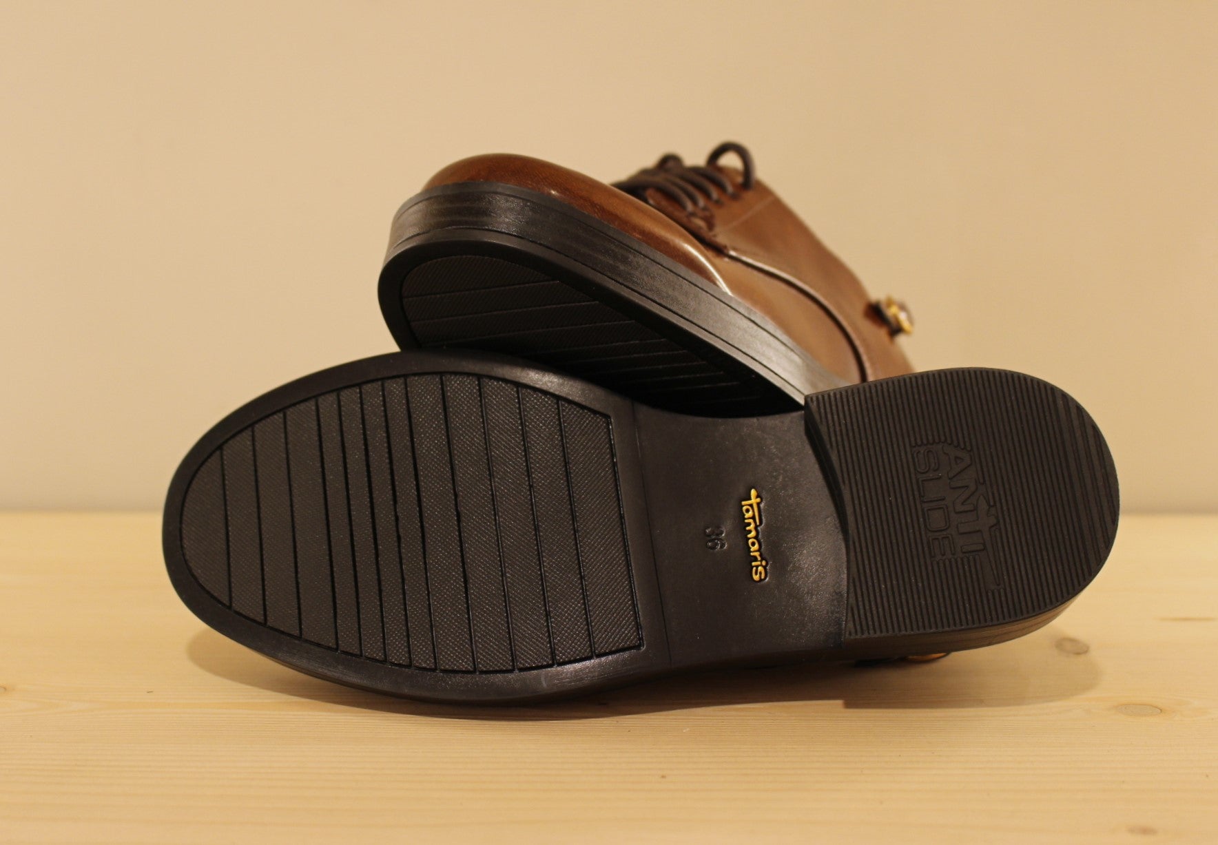 Derby VEGAN TAMARIS en noir ou muscat