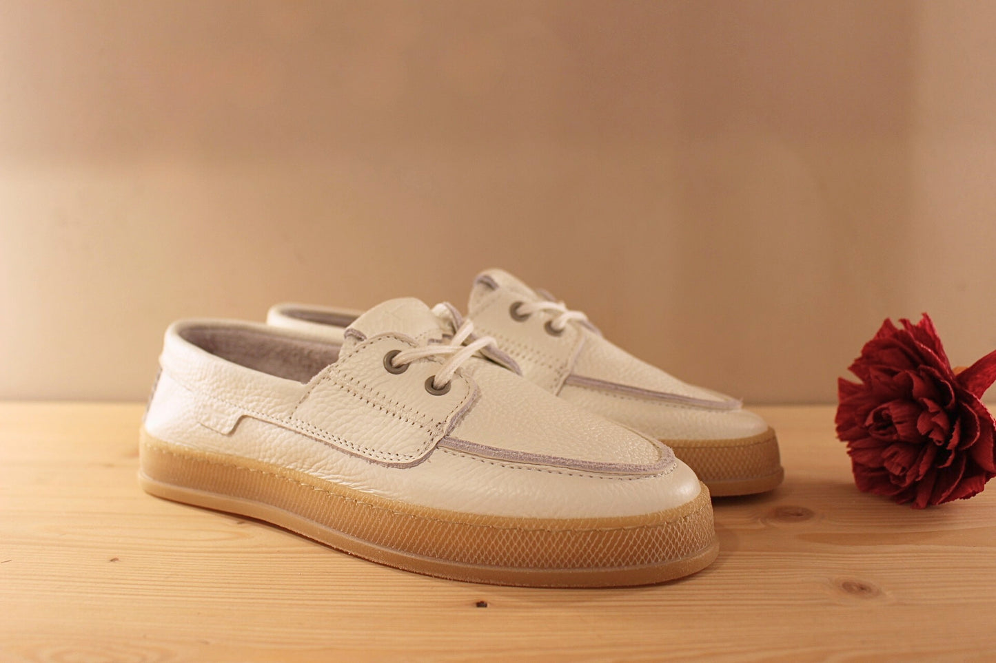 Chaussures coupe bateau pour femme en cuir blanc TAMARIS
