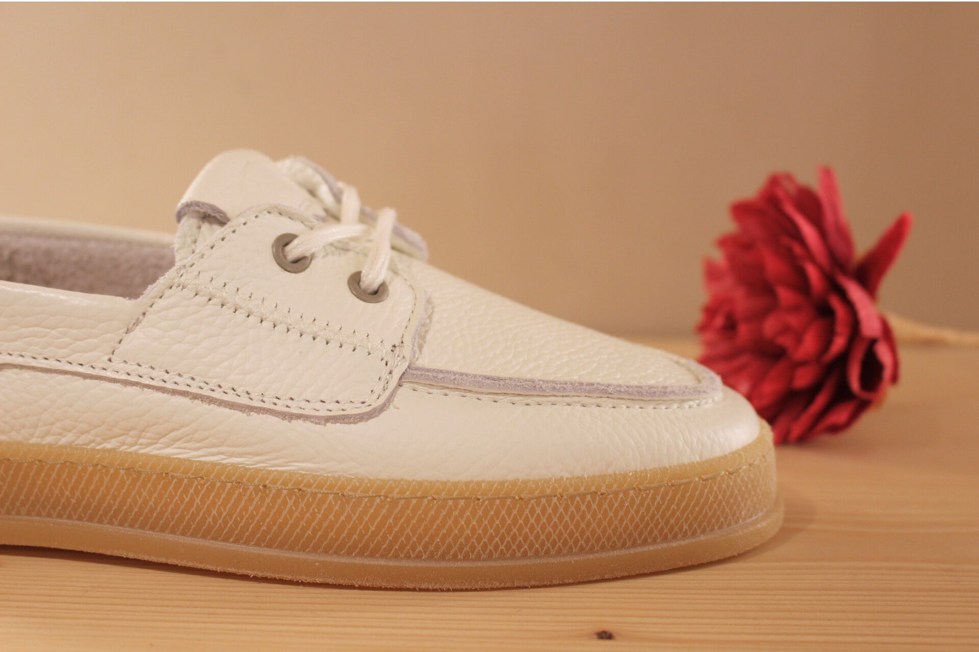 Chaussures coupe bateau pour femme en cuir blanc TAMARIS
