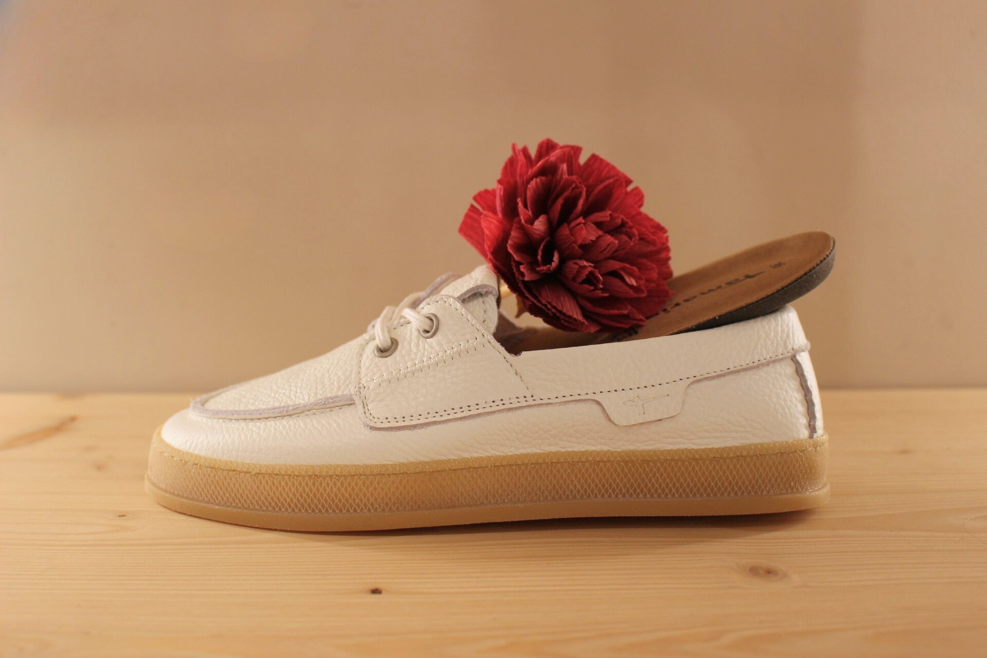 Chaussures coupe bateau pour femme en cuir blanc TAMARIS