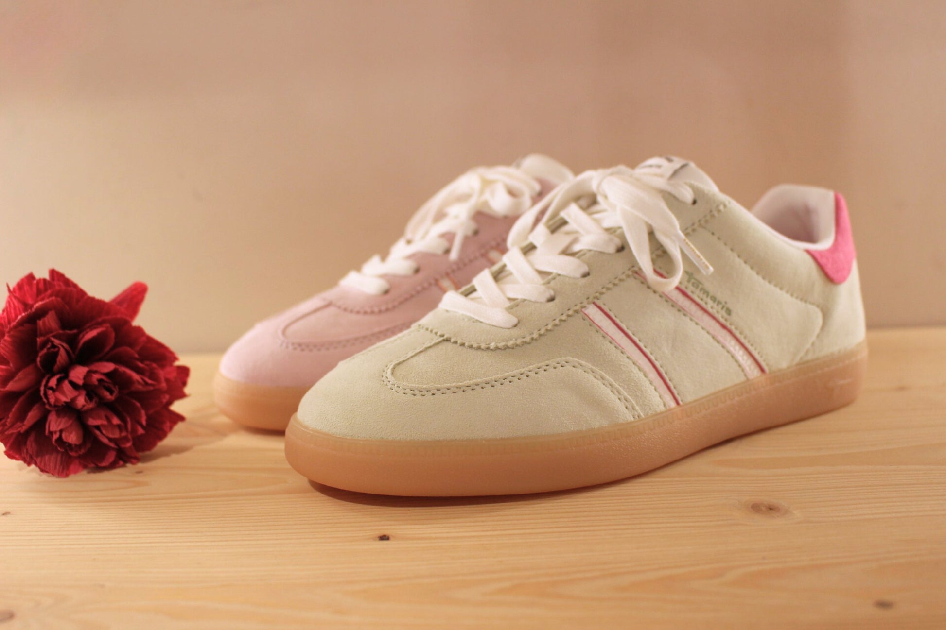 Basket femme en cuir velours rose ou vert TAMARIS
