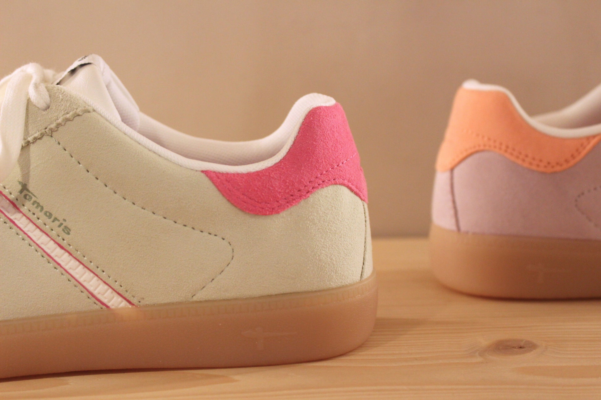Basket femme en cuir velours rose ou vert TAMARIS