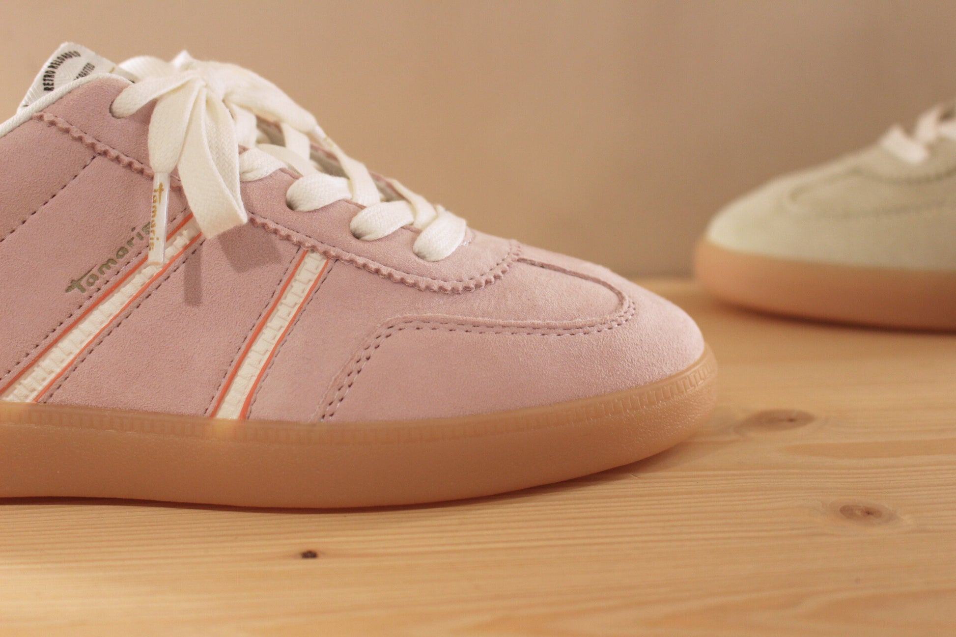 Basket femme en cuir velours rose ou vert TAMARIS
