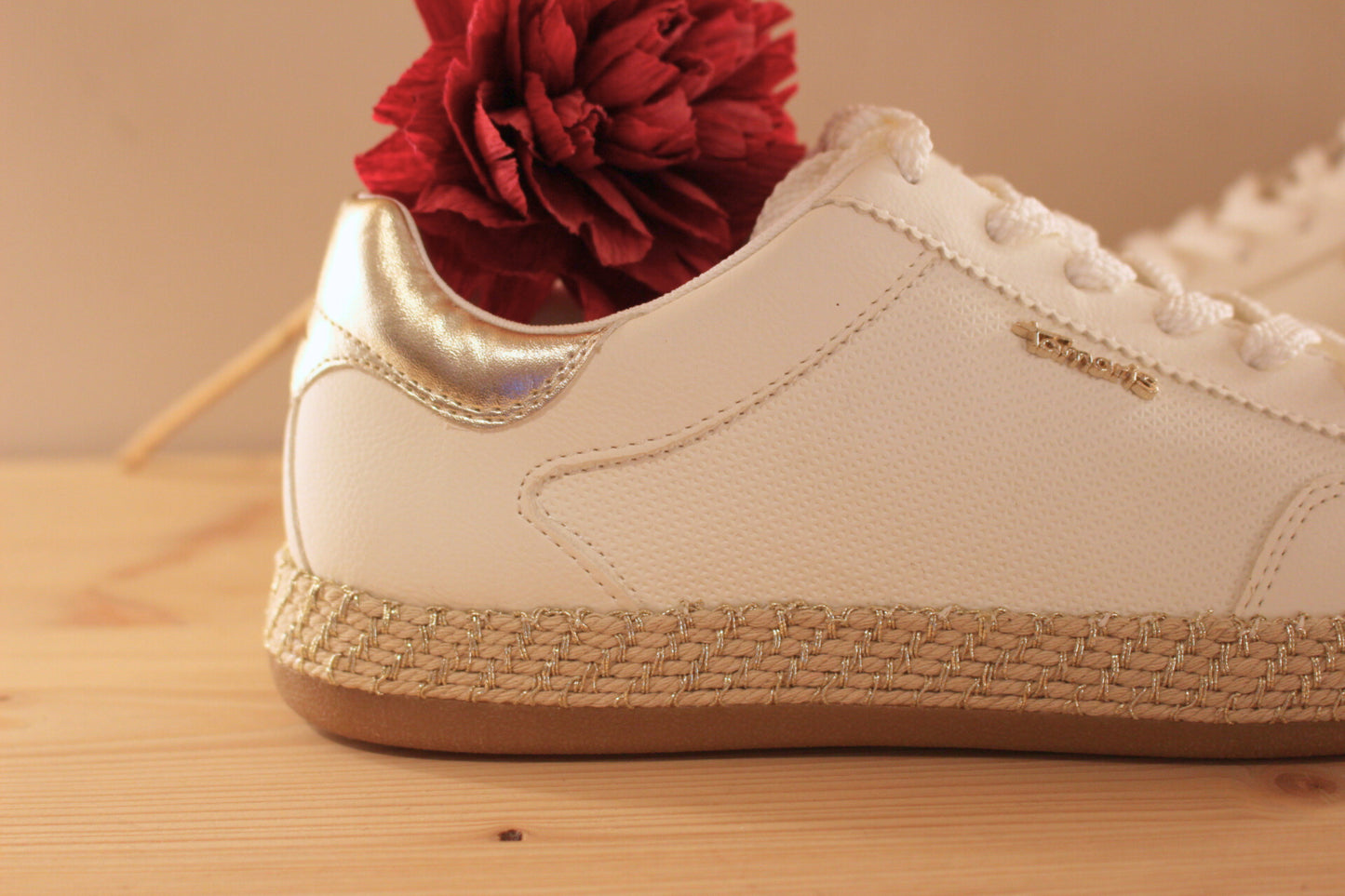 Basket de couleur blanche, métal platine sur l'arrière TAMARIS