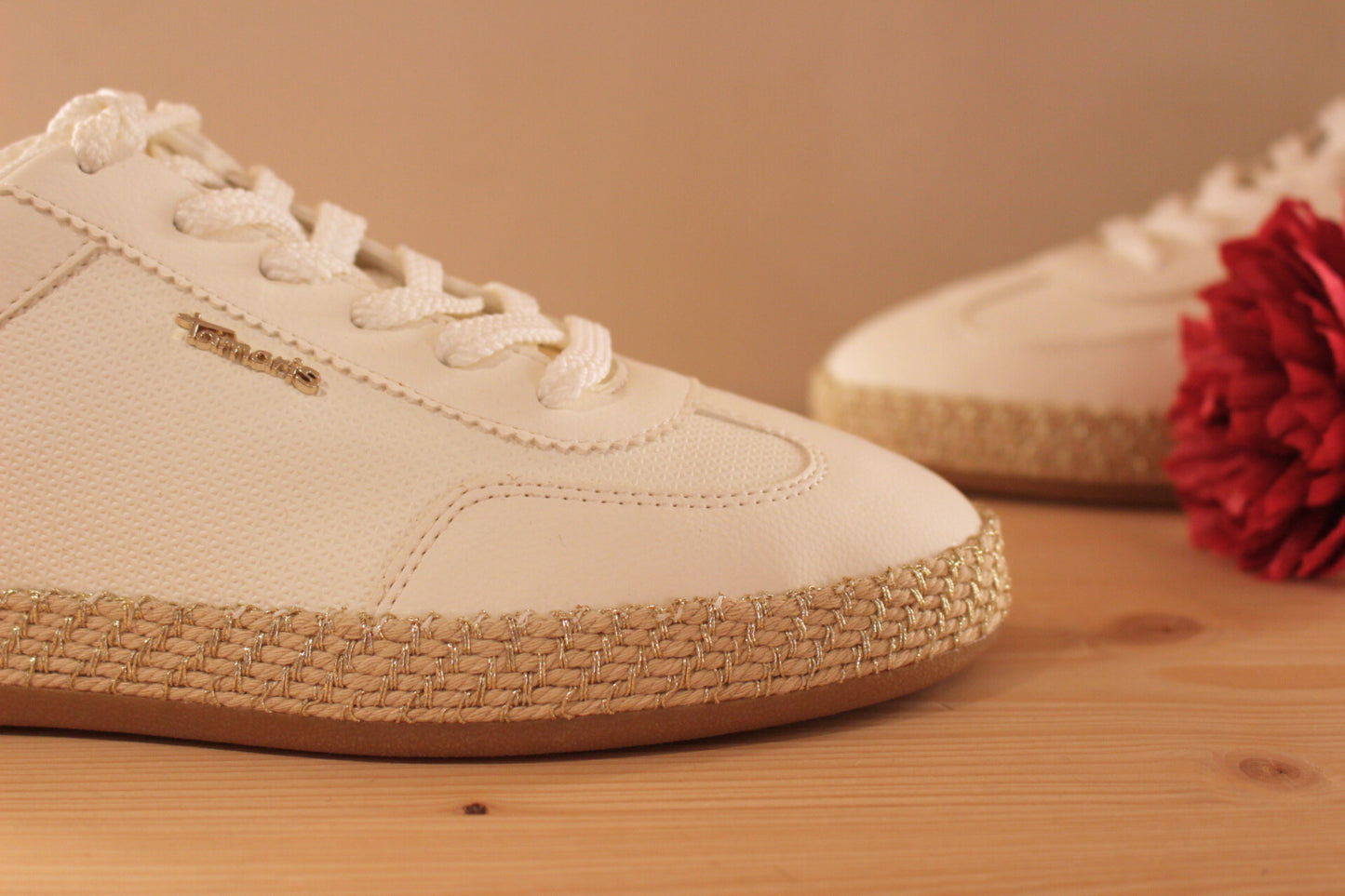 Basket de couleur blanche, métal platine sur l'arrière TAMARIS