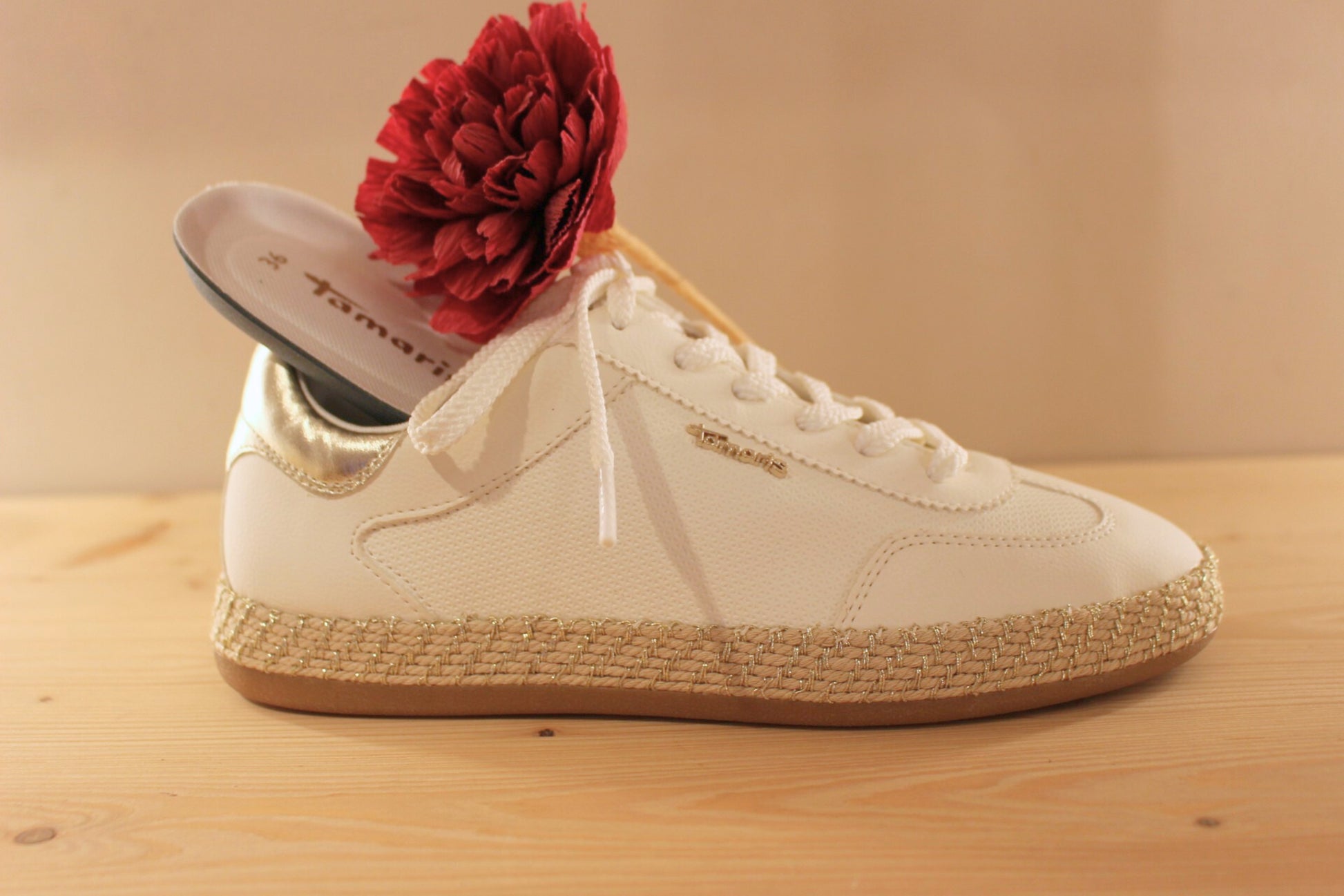 Basket de couleur blanche, métal platine sur l'arrière TAMARIS