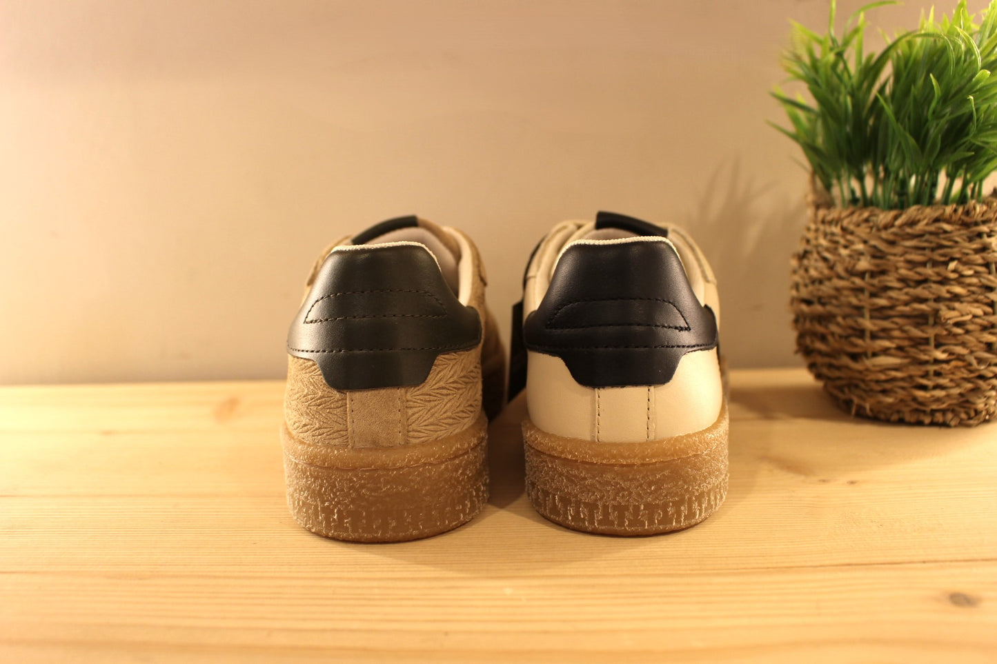 Basket Tamaris en cuir imprimé et velours de couleur antilope et verte. Ou en cuir lisse et velours de couleur beige et noir