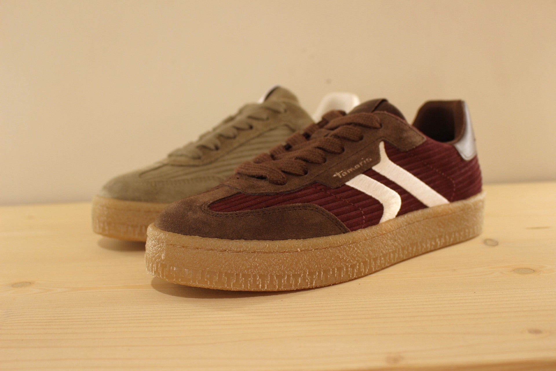 Basket cuir velours vert ou bordeaux TAMARIS