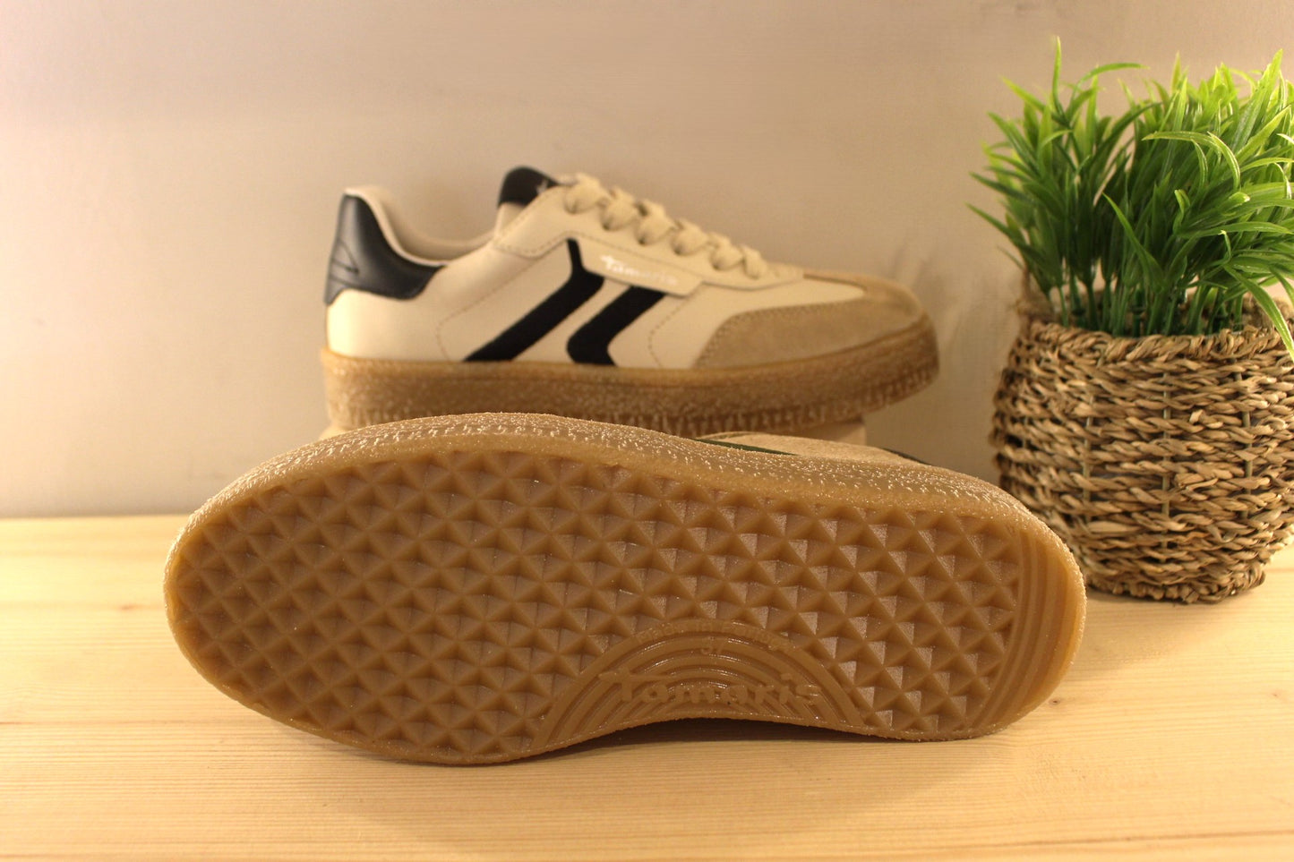 Basket Tamaris en cuir imprimé et velours de couleur antilope et verte. Ou en cuir lisse et velours de couleur beige et noir