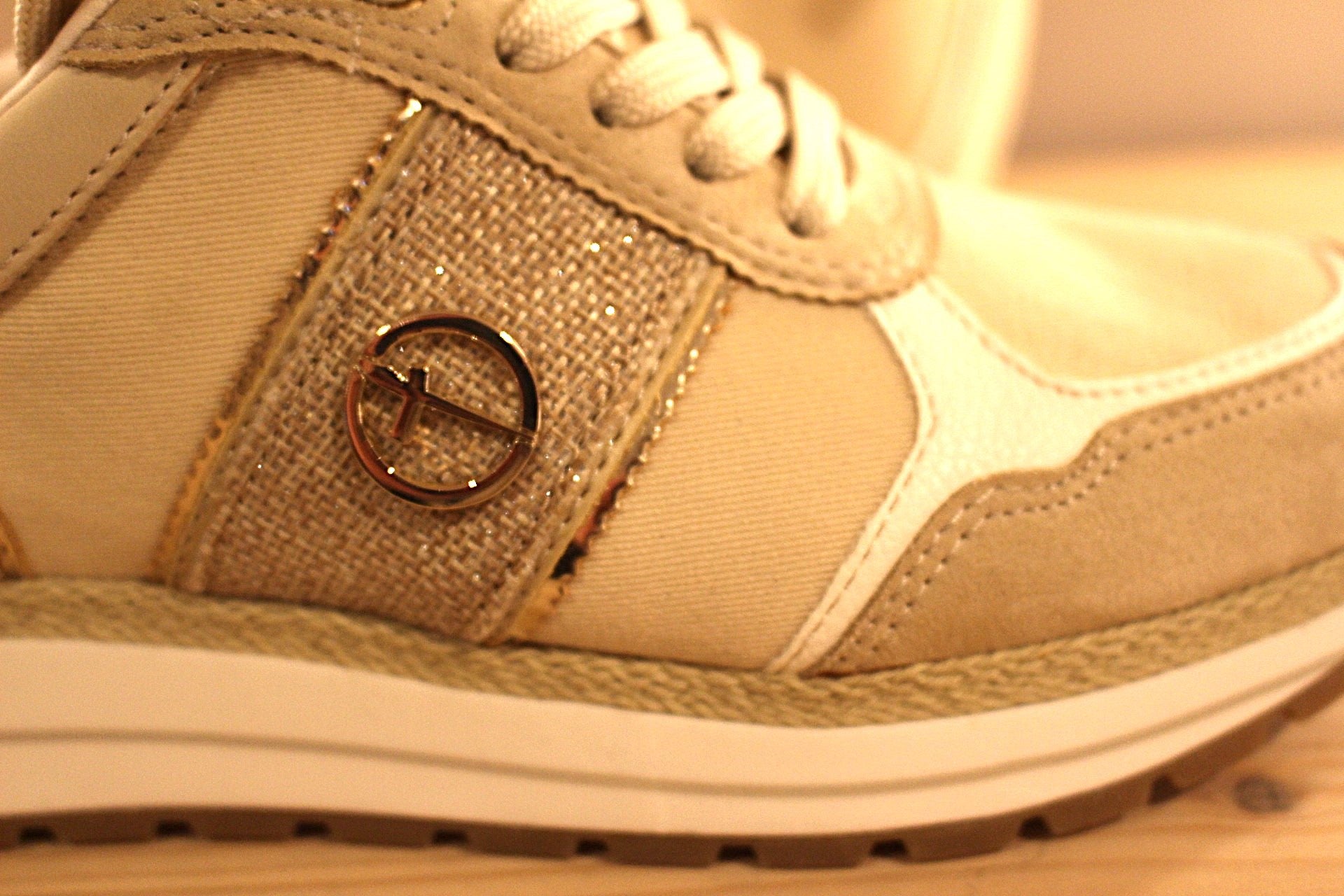 Basket TAMARIS  camel et blanc semelle amovible