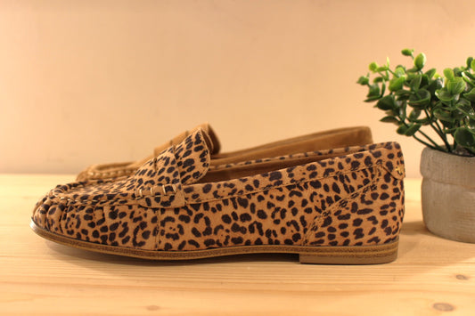 Mocassins TAMARIS en cuir de couleur camel ou imprimé léopard. Chaussures très légères.