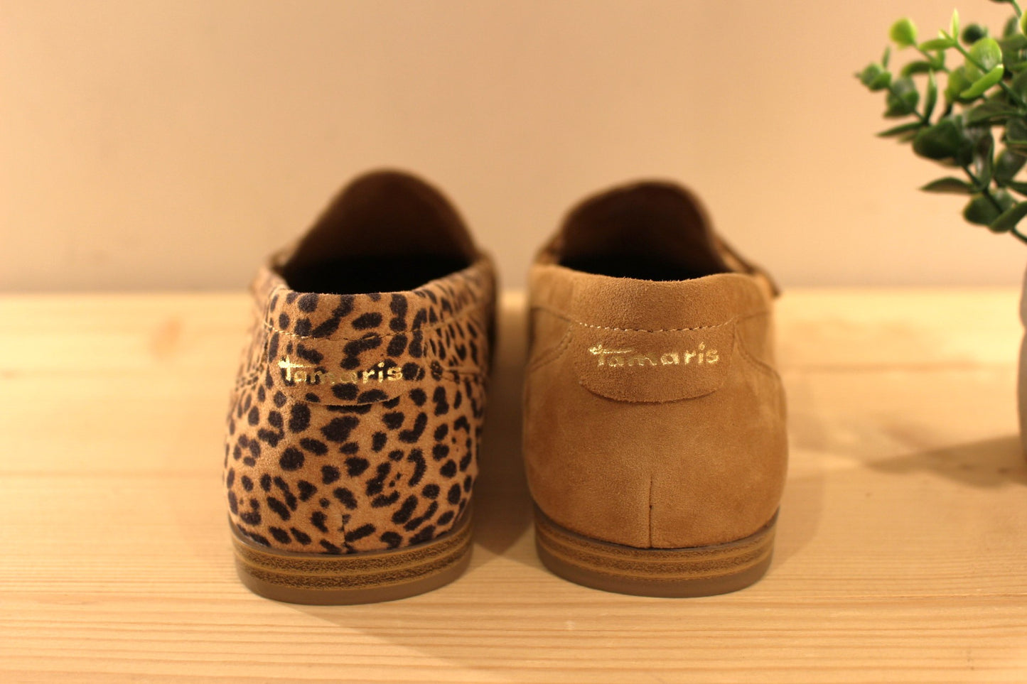 Mocassins TAMARIS en cuir de couleur camel ou imprimé léopard. Chaussures très légères.