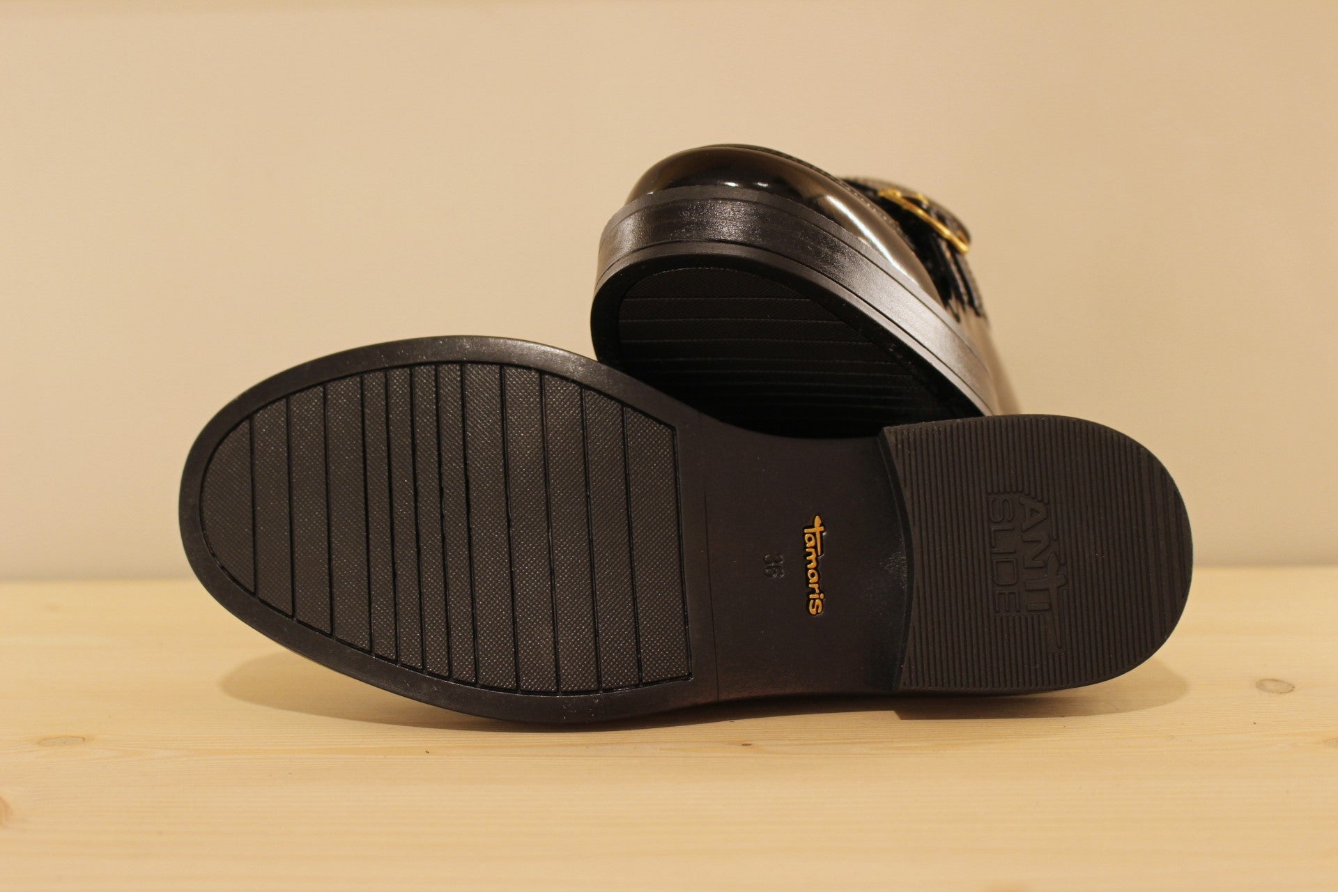 Mocassin VEGAN TAMARIS en noir 