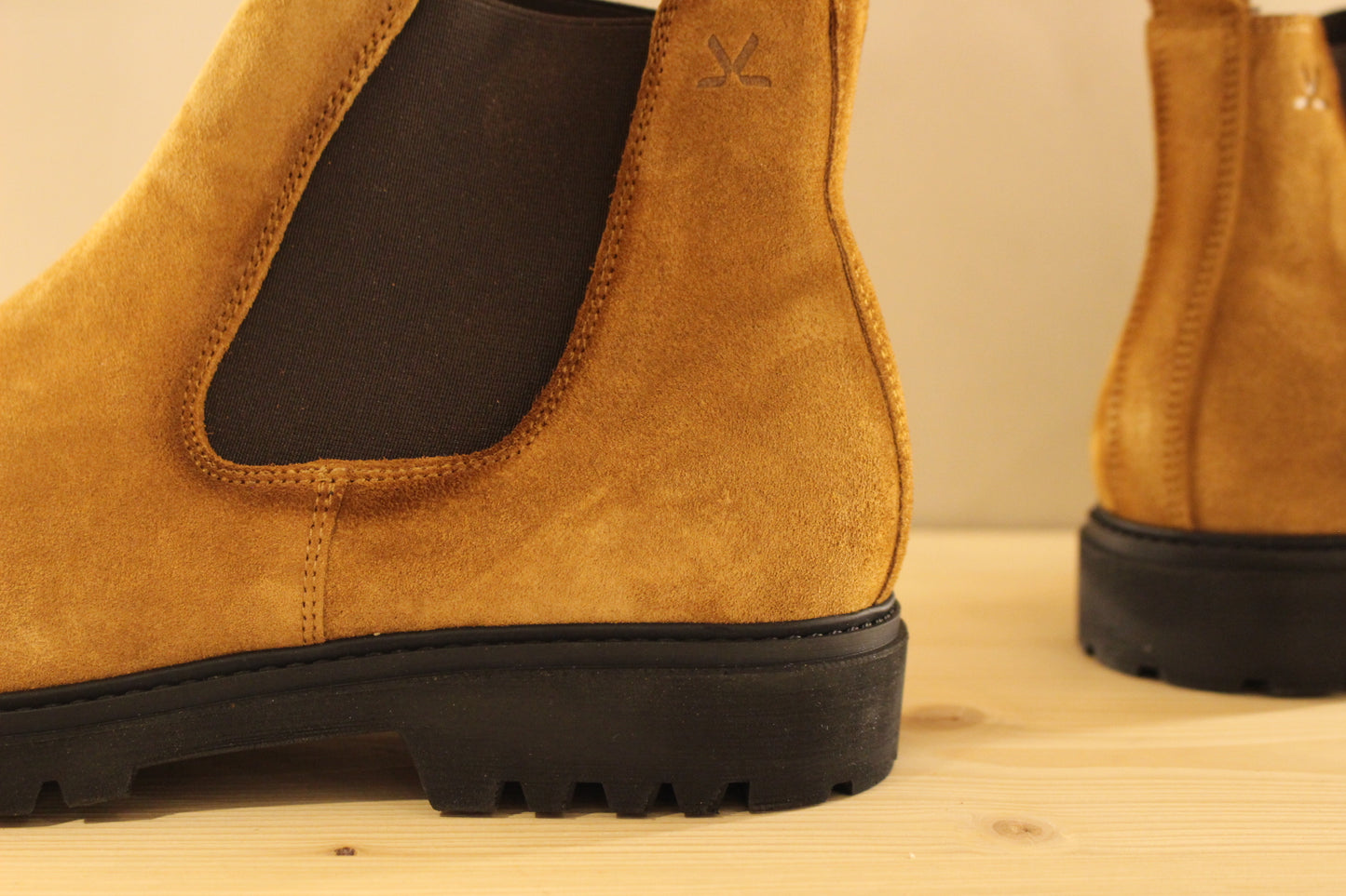Boots chelsea en cuir velours camel LLOYD
