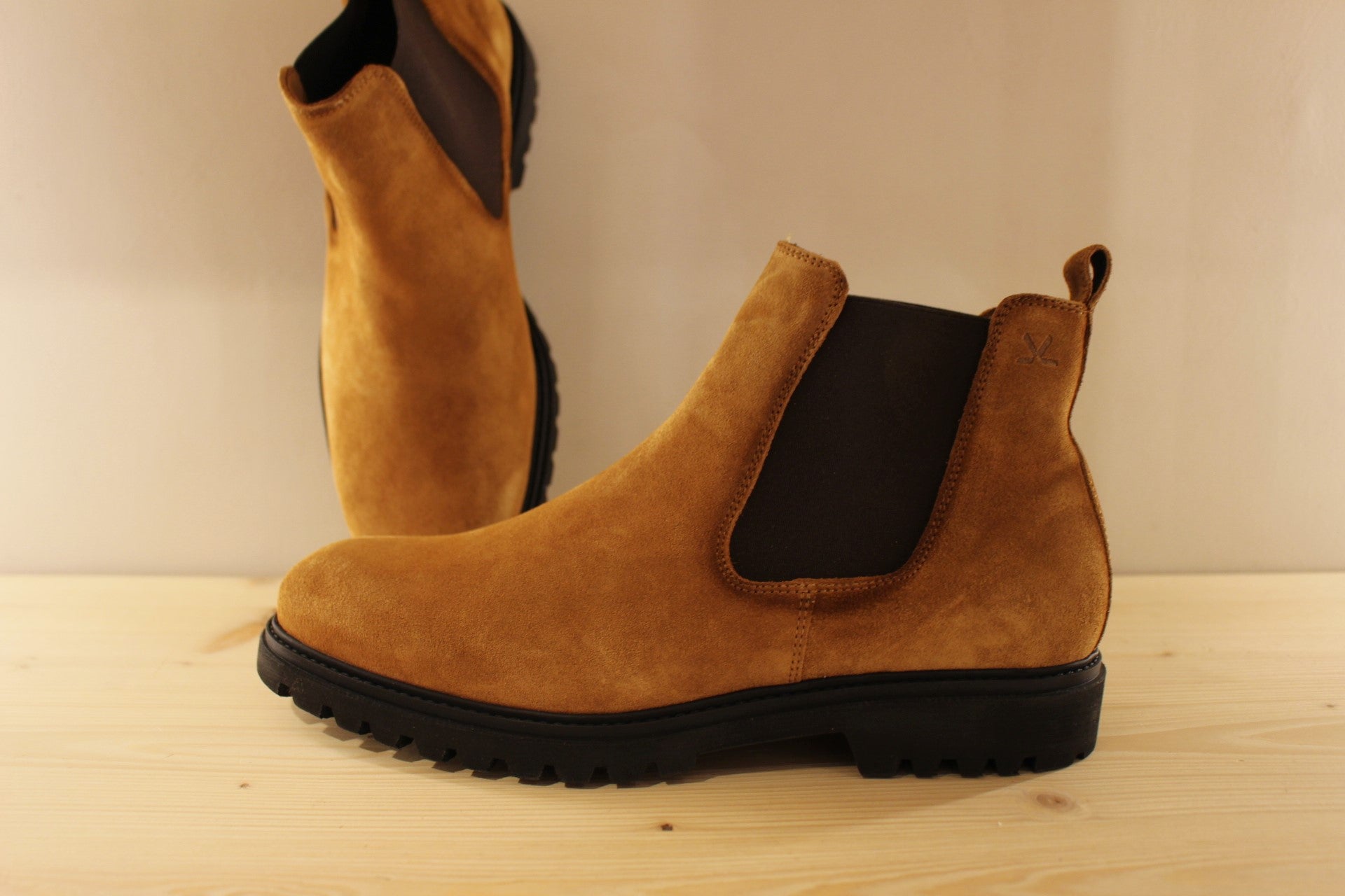 Boots chelsea en cuir velours camel LLOYD
