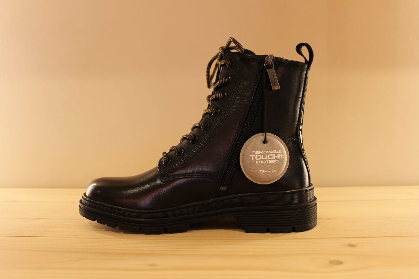 Bottines en cuir rouge ou noir et doublées chaud de chez TAMARIS