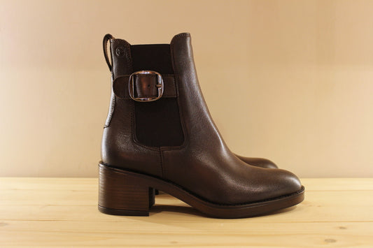 Bottines en cuir moka petit talon TAMARIS