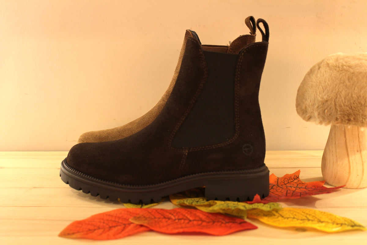  Bottines Tamaris en croûte de cuir de couleur chocolat ou de couleur marron. Deux élastiques d'aisance sur les côtés