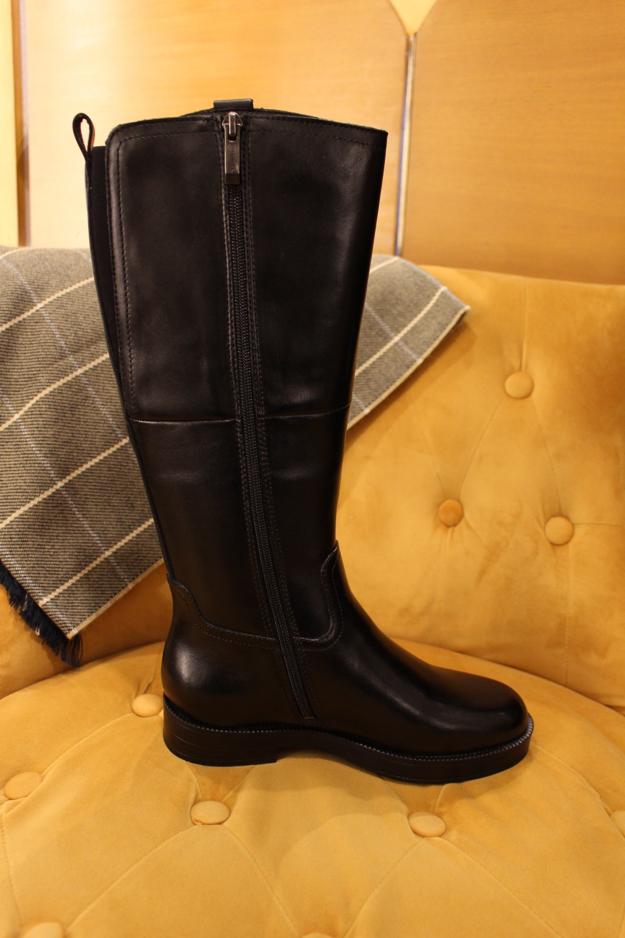 Bottes TAMARIS en cuir noir ou cognac. Deux soufflets d'aisance sur l'arrière