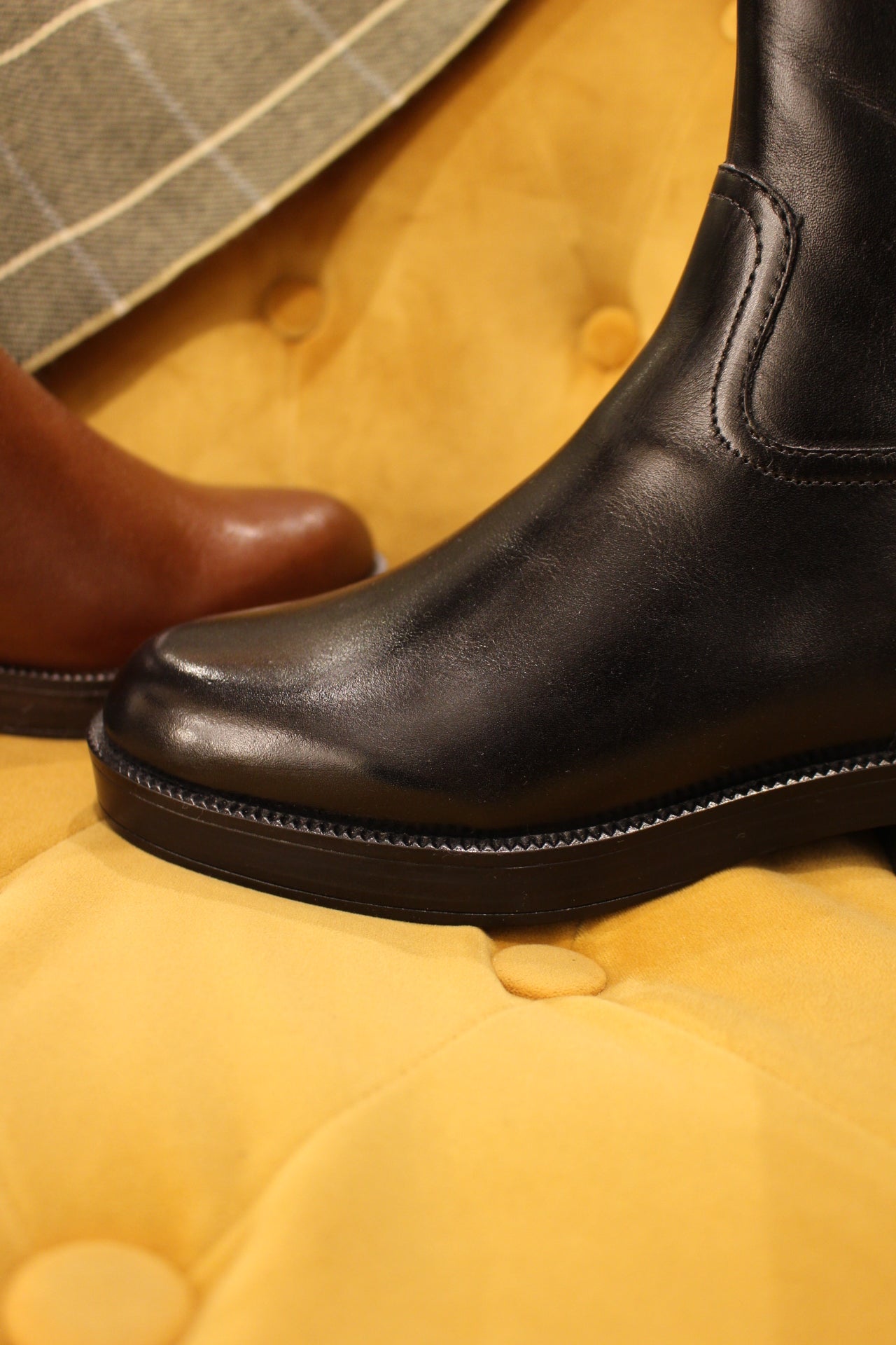 Bottes TAMARIS en cuir noir ou cognac. Deux soufflets d'aisance sur l'arrière