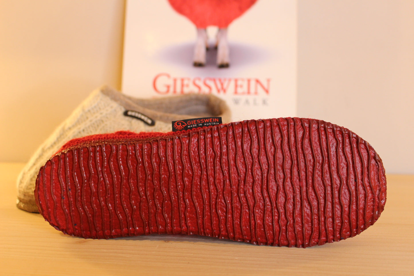 Mule chausson femme en laine torsadée couleur rouge ou creme GIESSWEIN