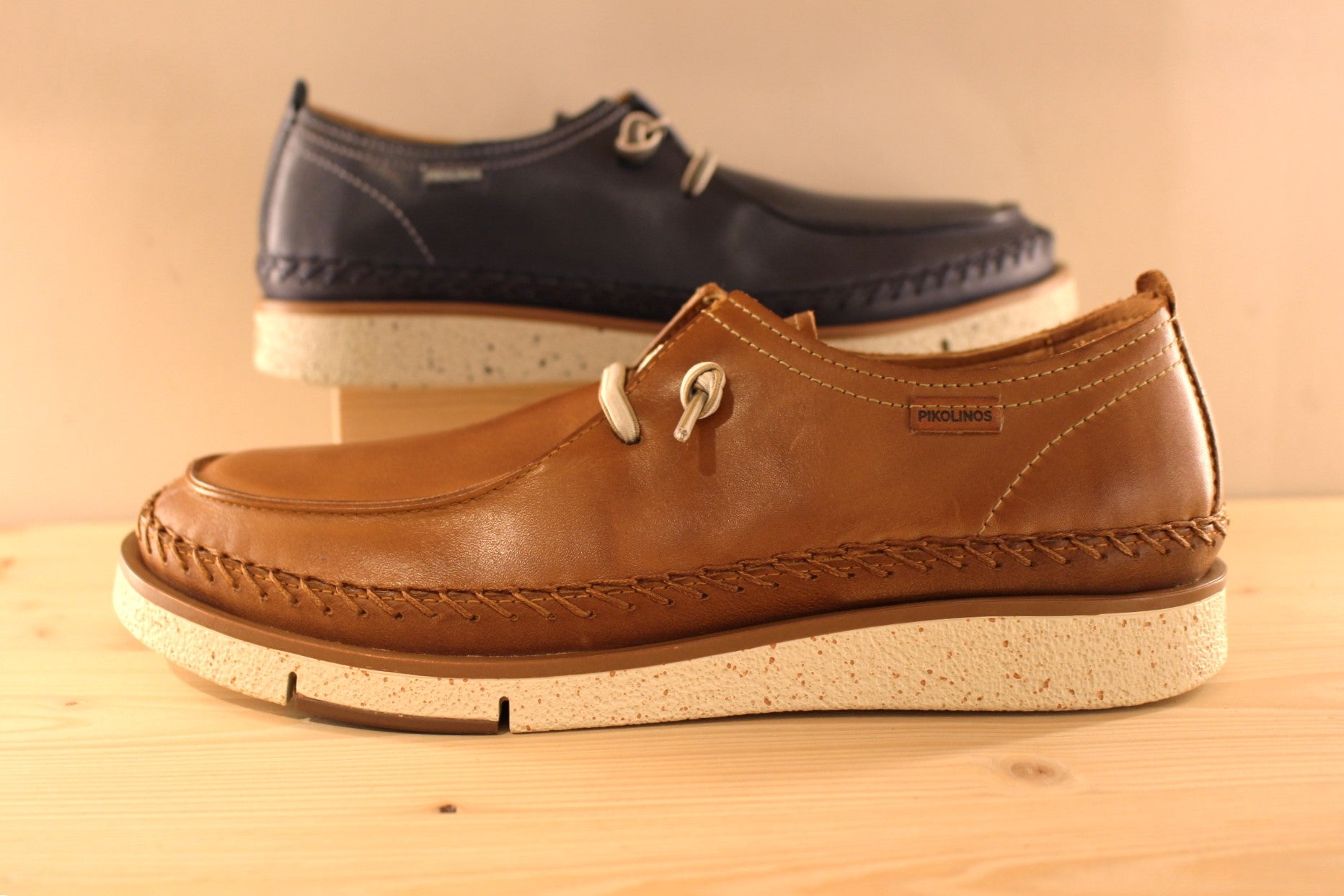 Derby sport chic en cuir de couleur marron ou de couleur bleue PIKOLINOS