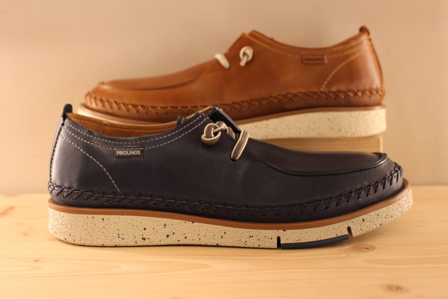 Derby sport chic en cuir de couleur marron ou de couleur bleue PIKOLINOS