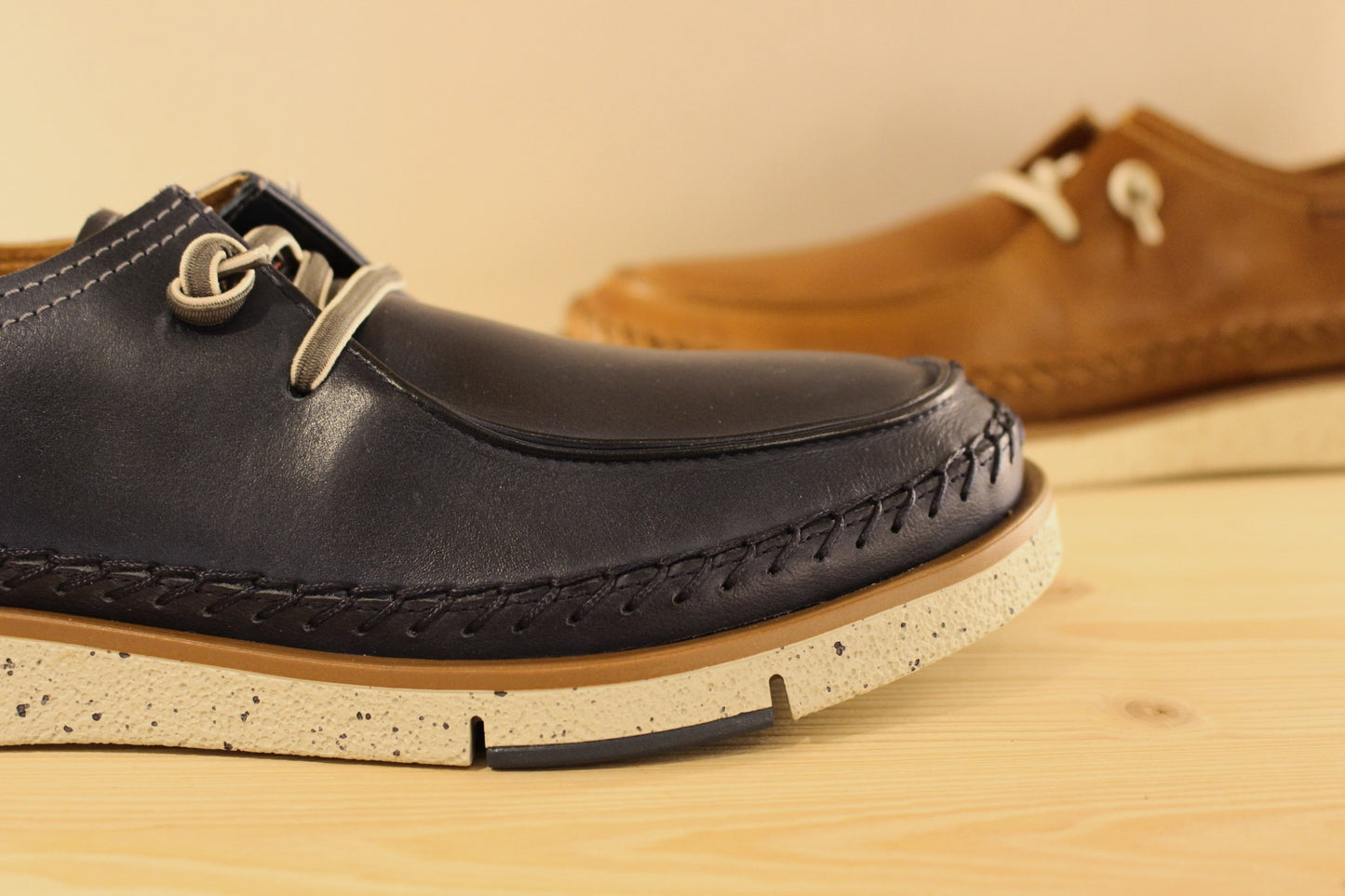 Derby sport chic en cuir de couleur marron ou de couleur bleue PIKOLINOS