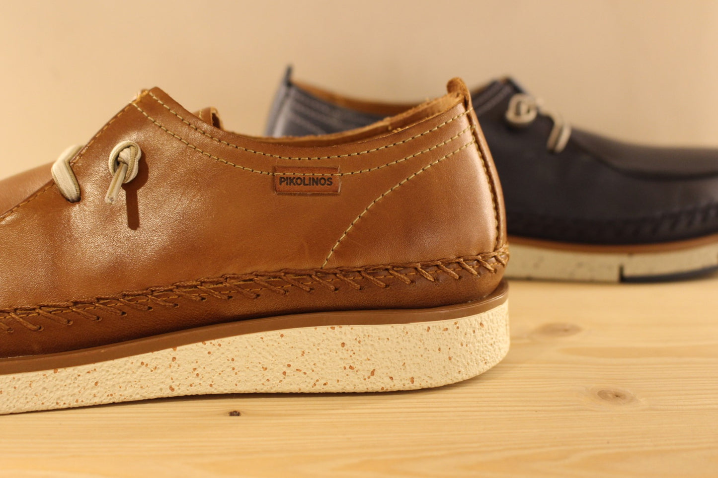 Derby sport chic en cuir de couleur marron ou de couleur bleue PIKOLINOS