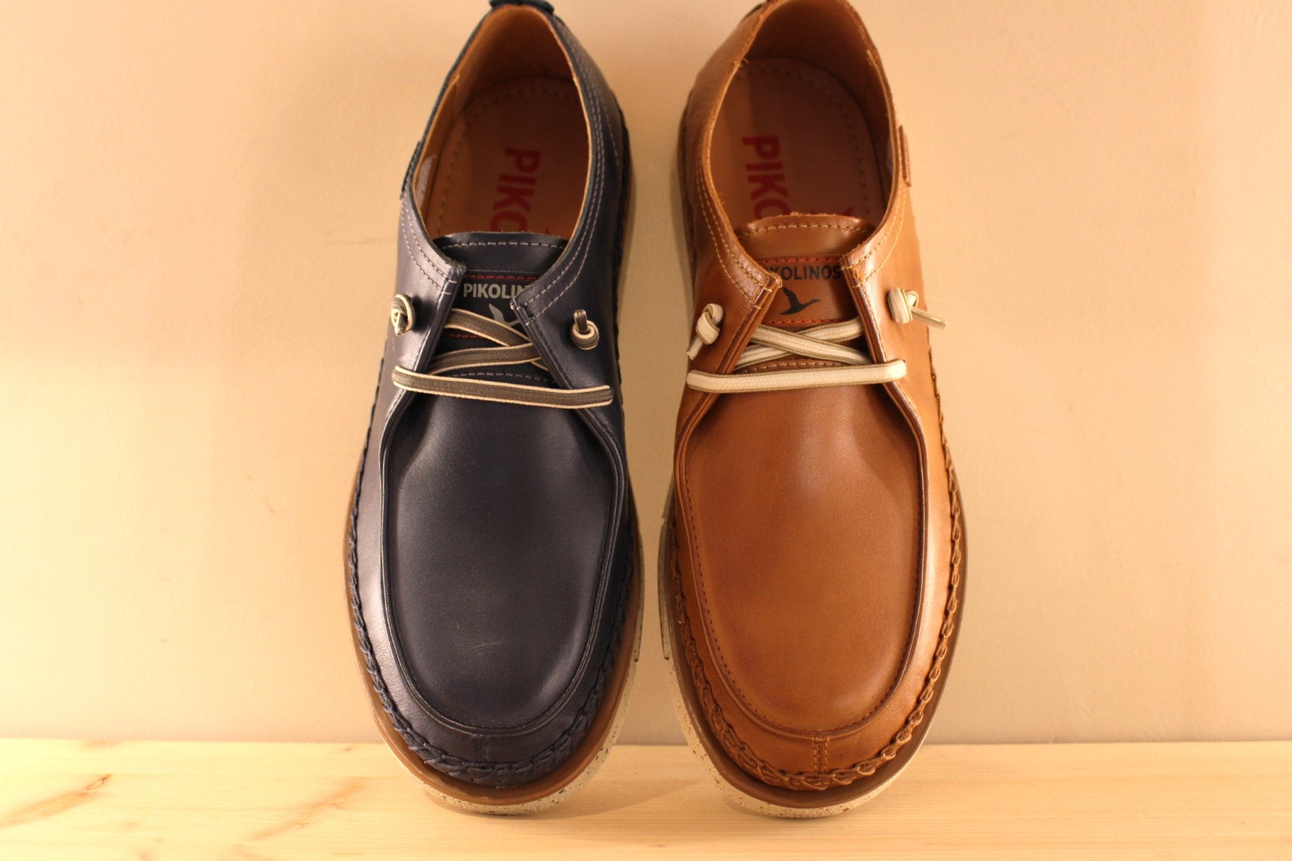 Derby sport chic en cuir de couleur marron ou de couleur bleue PIKOLINOS