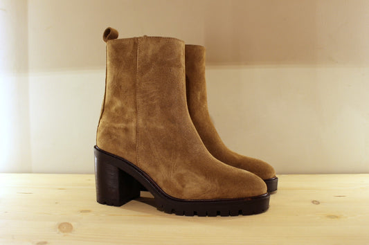 Bottine à talon en cuir velours taupe  ALPE