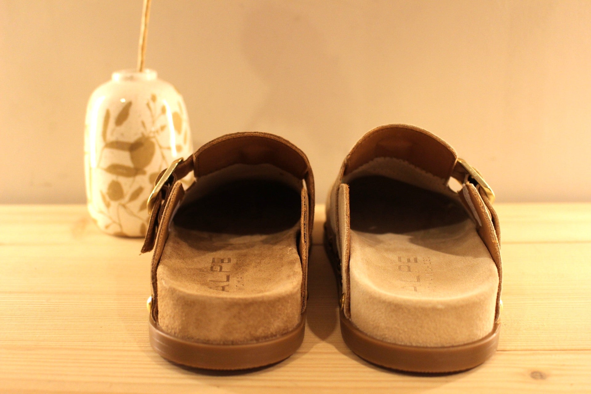 Sabot femme en cuir velours et déco clous ALPE