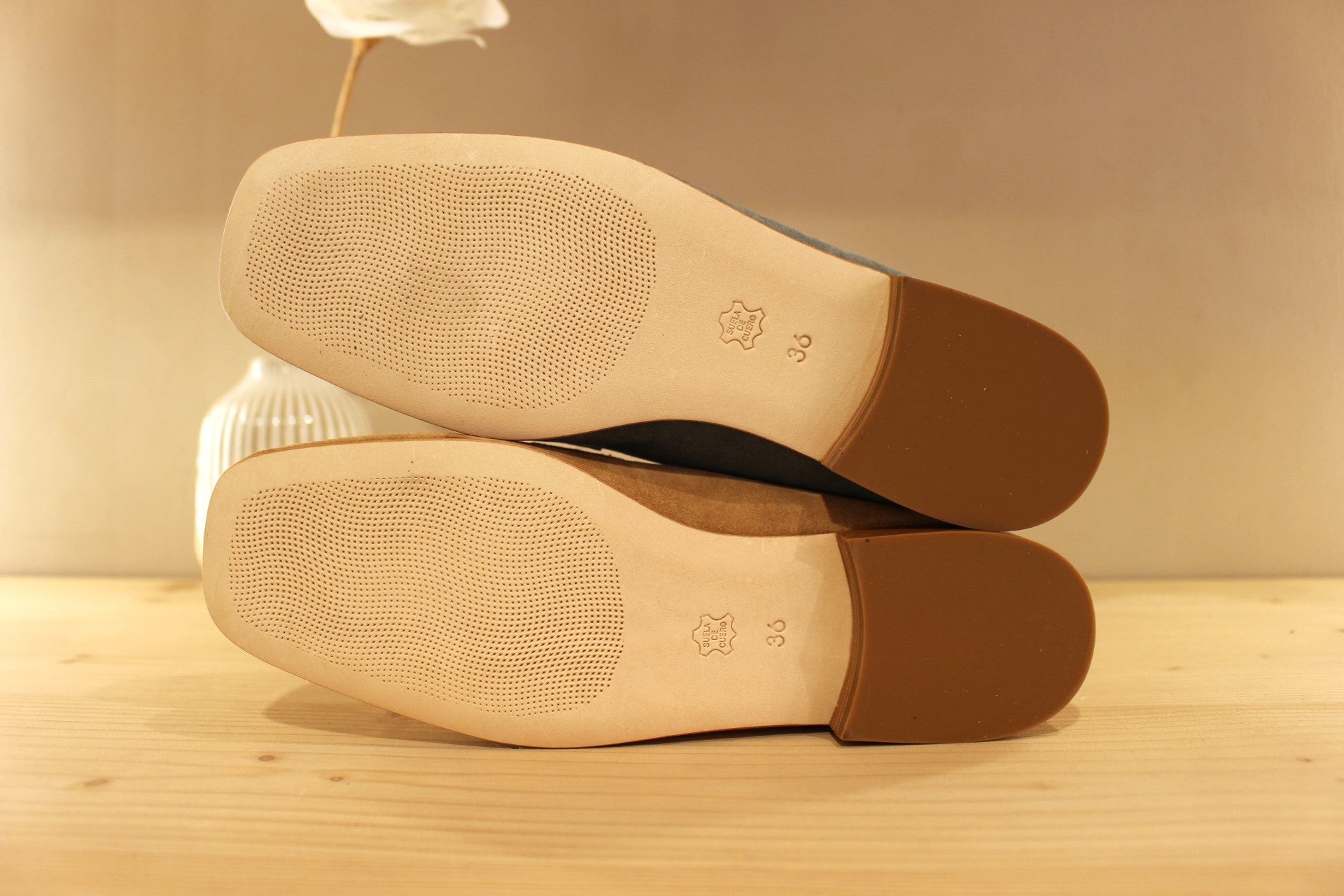 Mocassin en cuir velours bleu ou beige ALPE