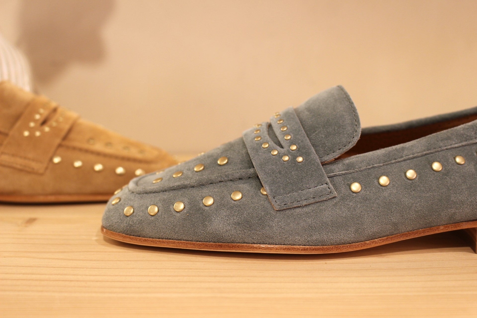 Mocassin en cuir velours bleu ou beige ALPE