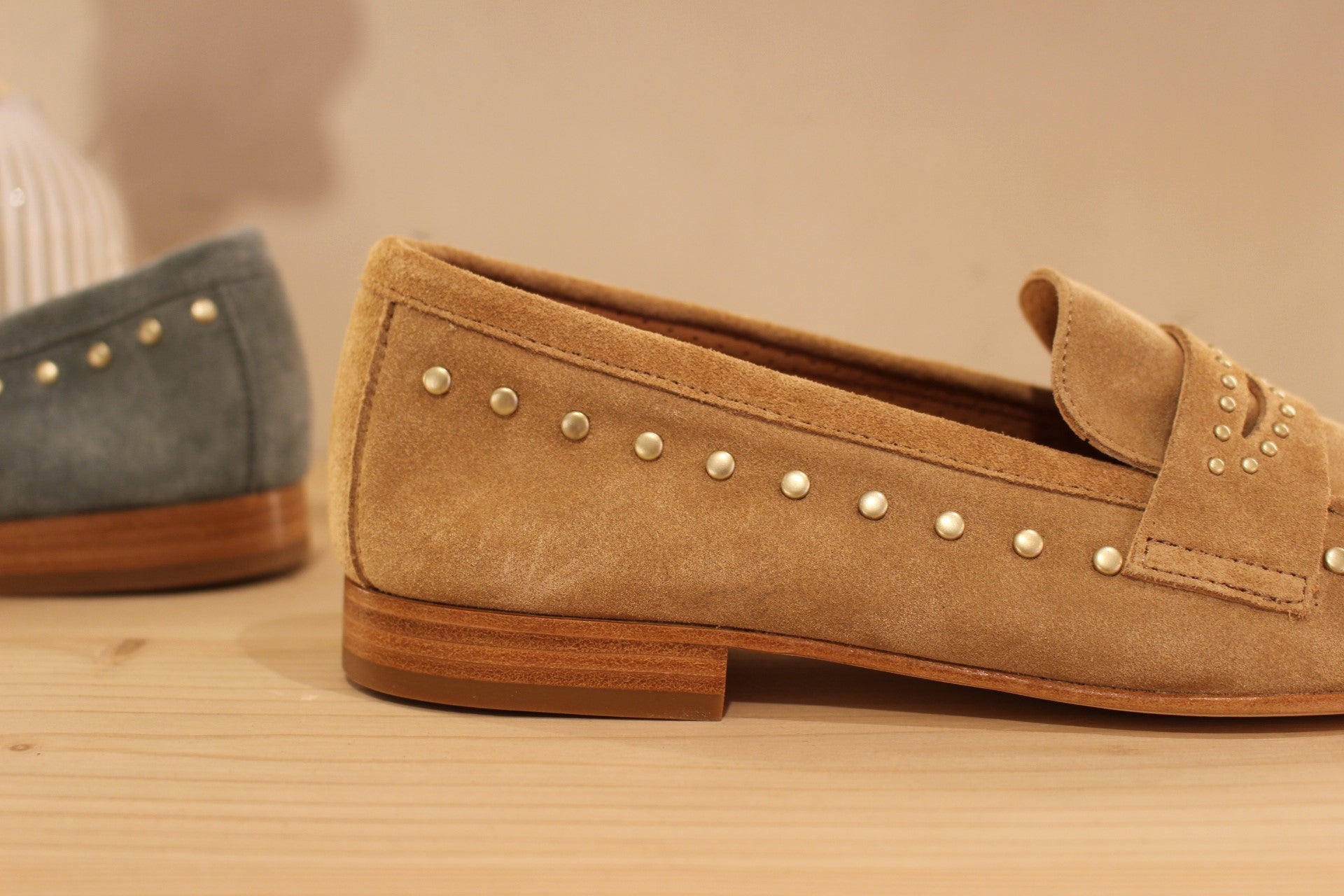 Mocassin en cuir velours bleu ou beige ALPE