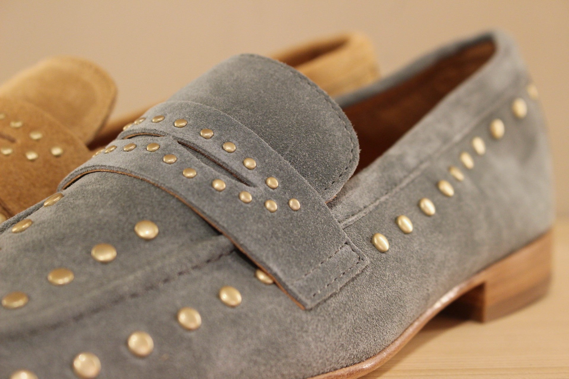 Mocassin en cuir velours bleu ou beige ALPE