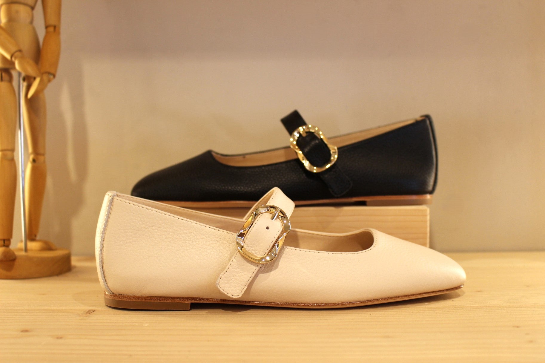 Babies cuir noir ou crème fabrication espagnole ALPE