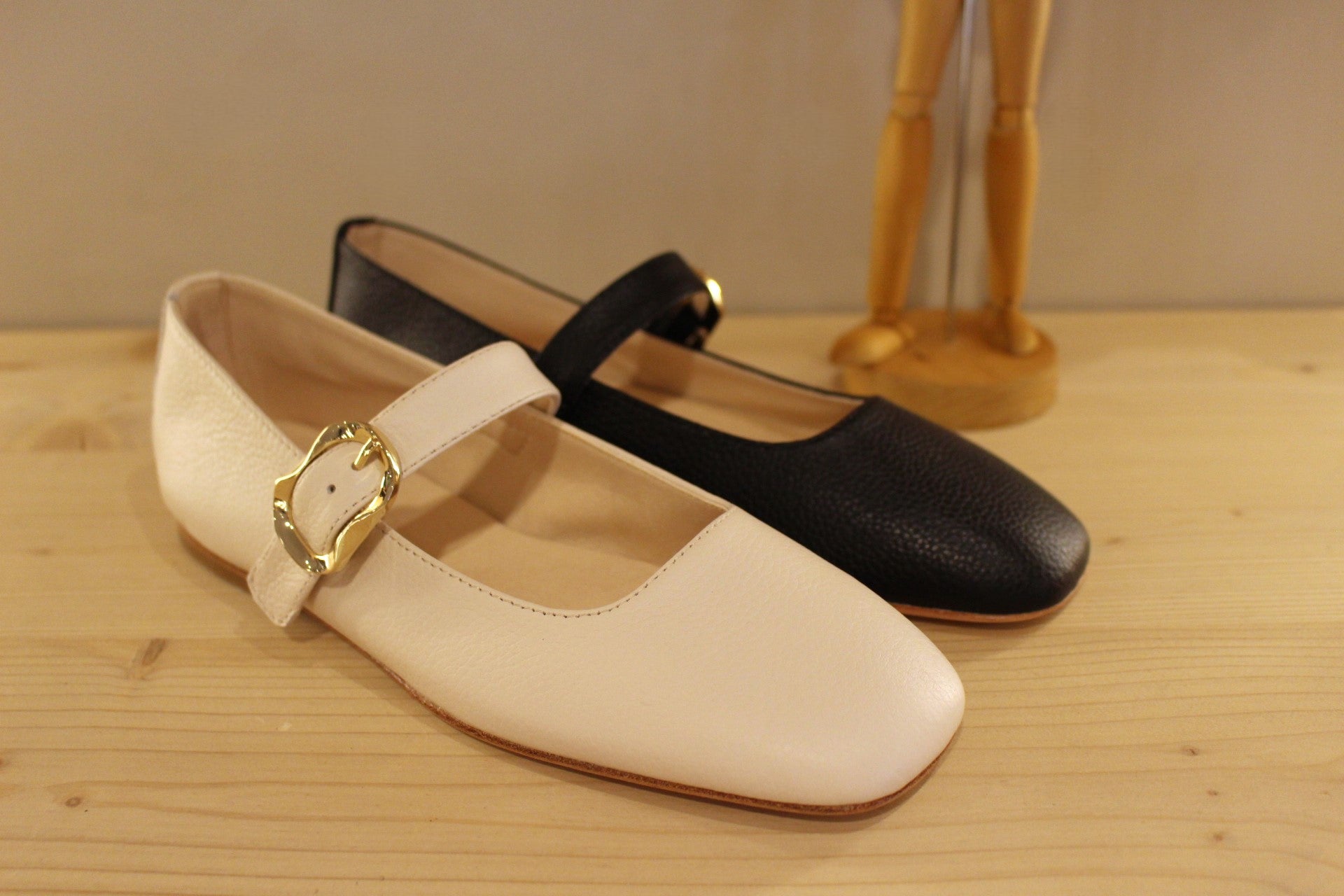 Babies cuir noir ou crème fabrication espagnole ALPE